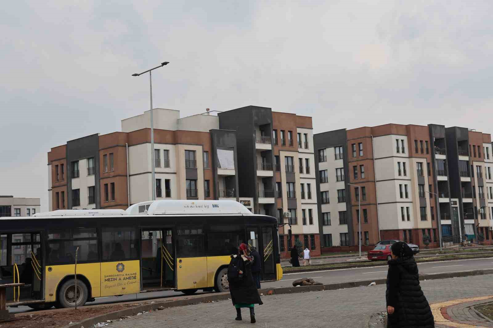 Depremzedenin evine misafir olan vatandaş: "Yurt dışında bu kadar konutun bu kadar kısa s&uuml;rede yapılmasına inanılmıyor&rsquo;&rsquo;
