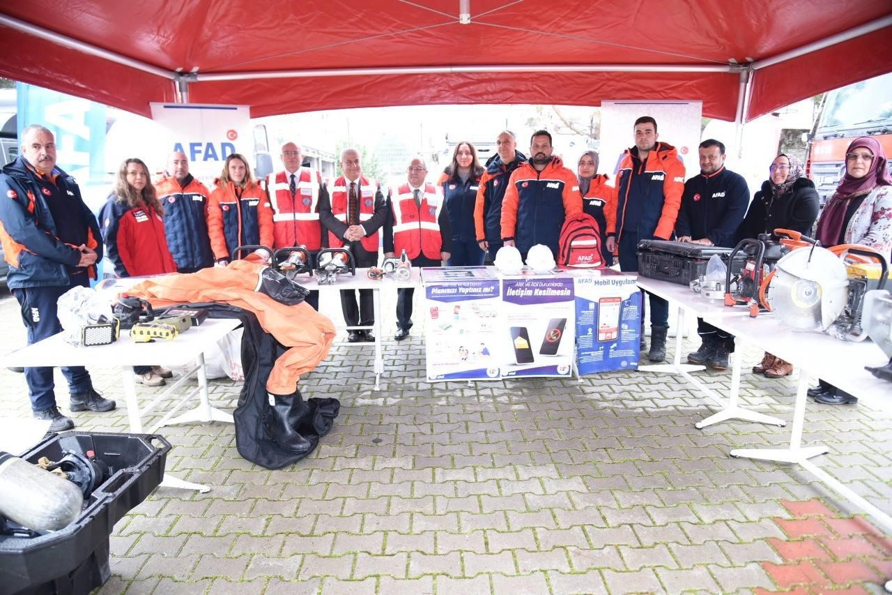 Gen&ccedil; MEB AKUB 147 gen&ccedil;le afet programı ger&ccedil;ekleştirdi
