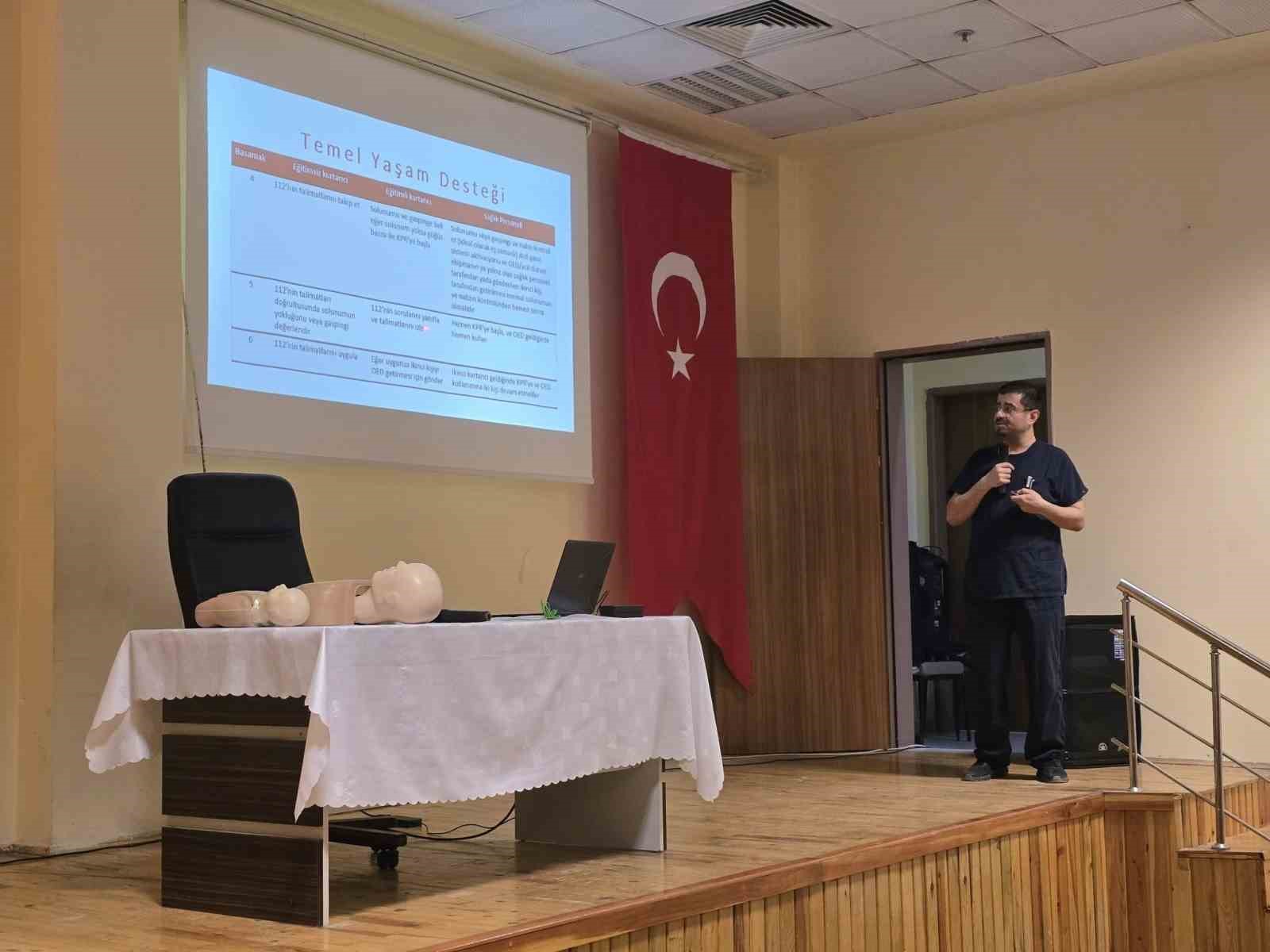 Emirdağ&rsquo;da g&ouml;rev yapan &ouml;ğretmenlere &lsquo;Temel İlk Yardım Eğitimi&rsquo; d&uuml;zenlendi

