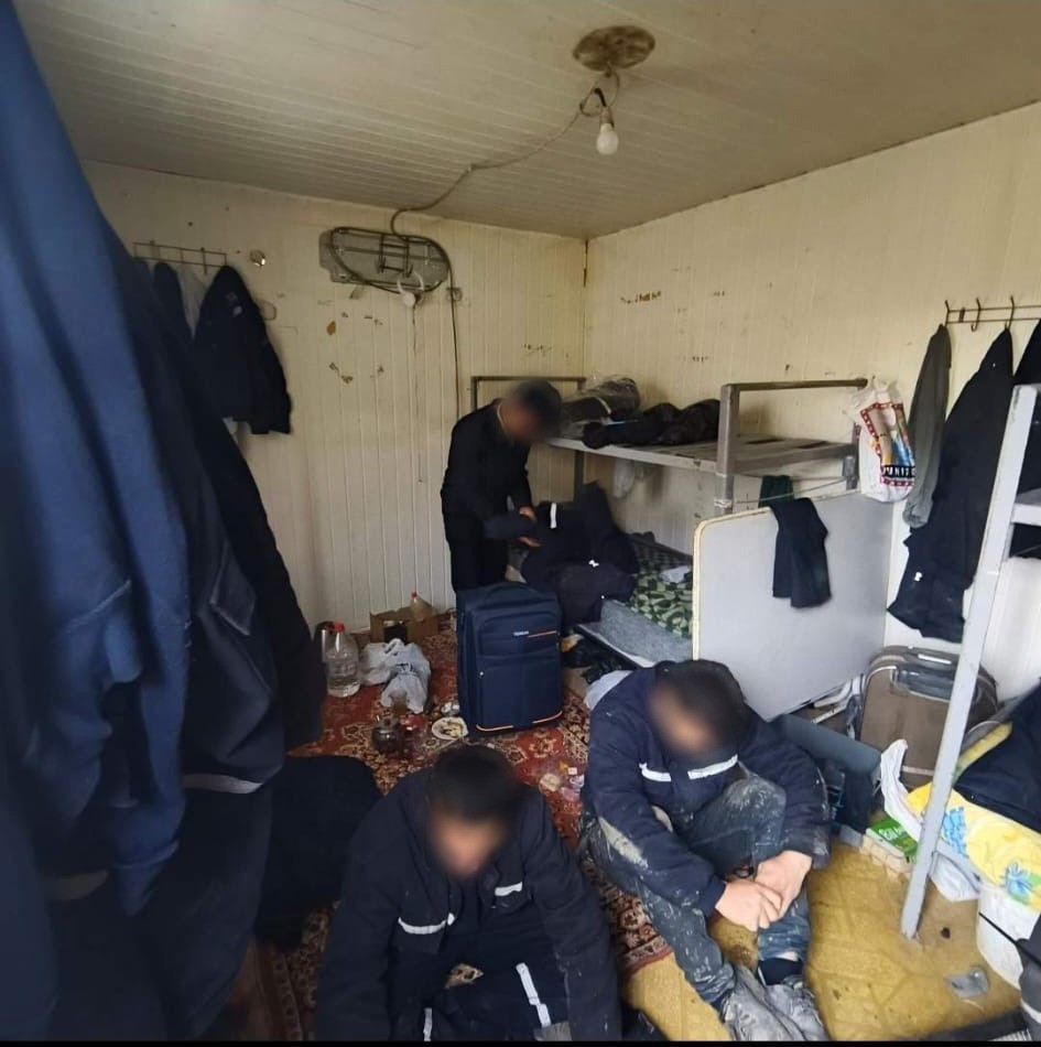 Bursa&rsquo;da g&ouml;&ccedil;men ka&ccedil;ak&ccedil;ılığına y&ouml;nelik operasyon: 13 yabancı uyruklu şahıs yakalandı
