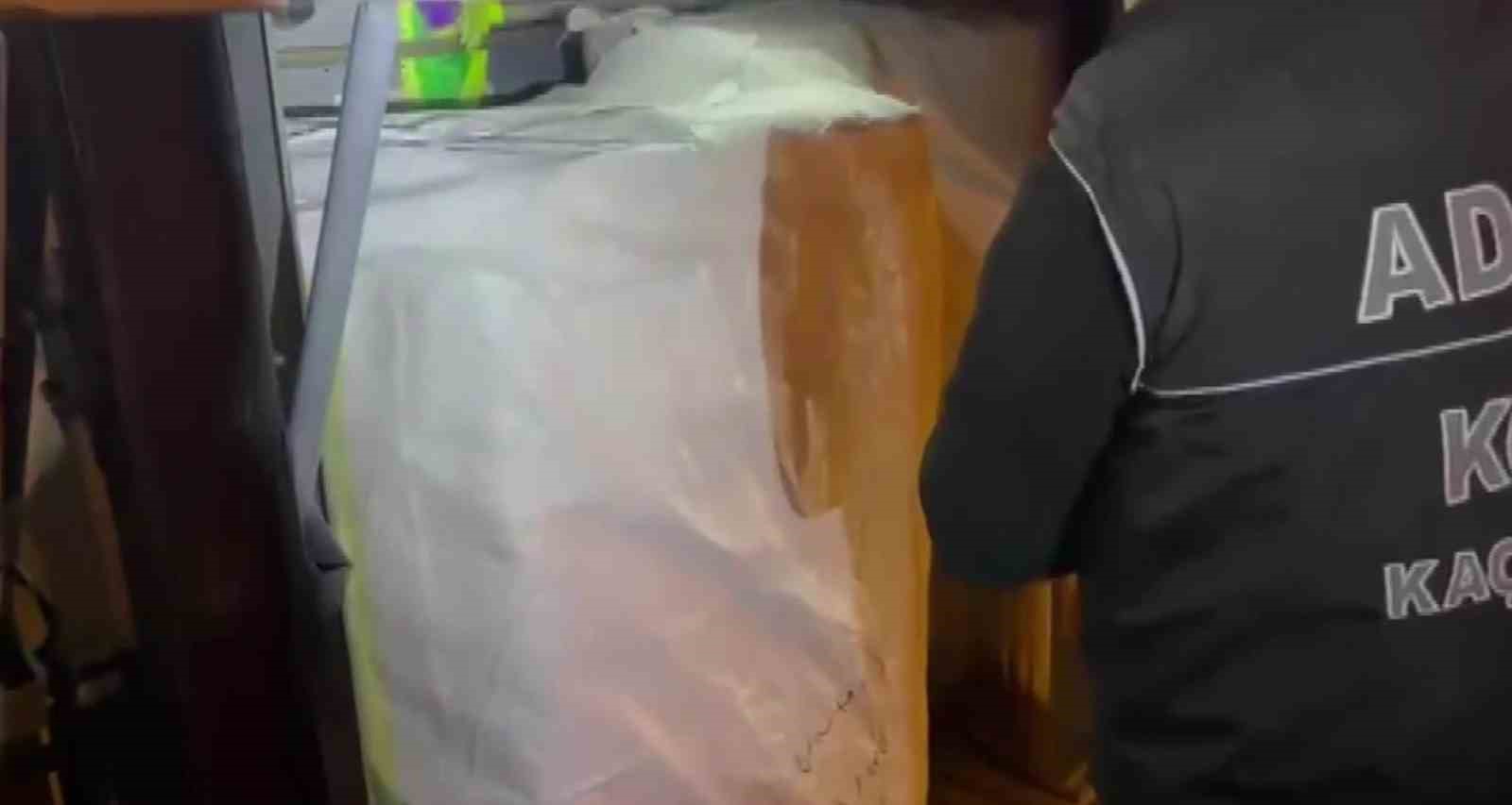 Çuvaldan 14 bin paket kaçak sigara çıktı