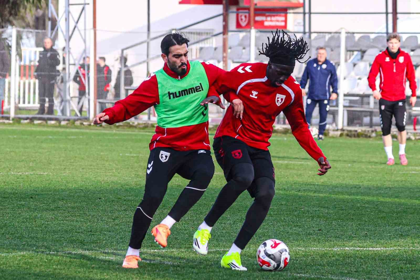 Samsunspor, Karadeniz derbisinden galibiyetle ayrılmak istiyor