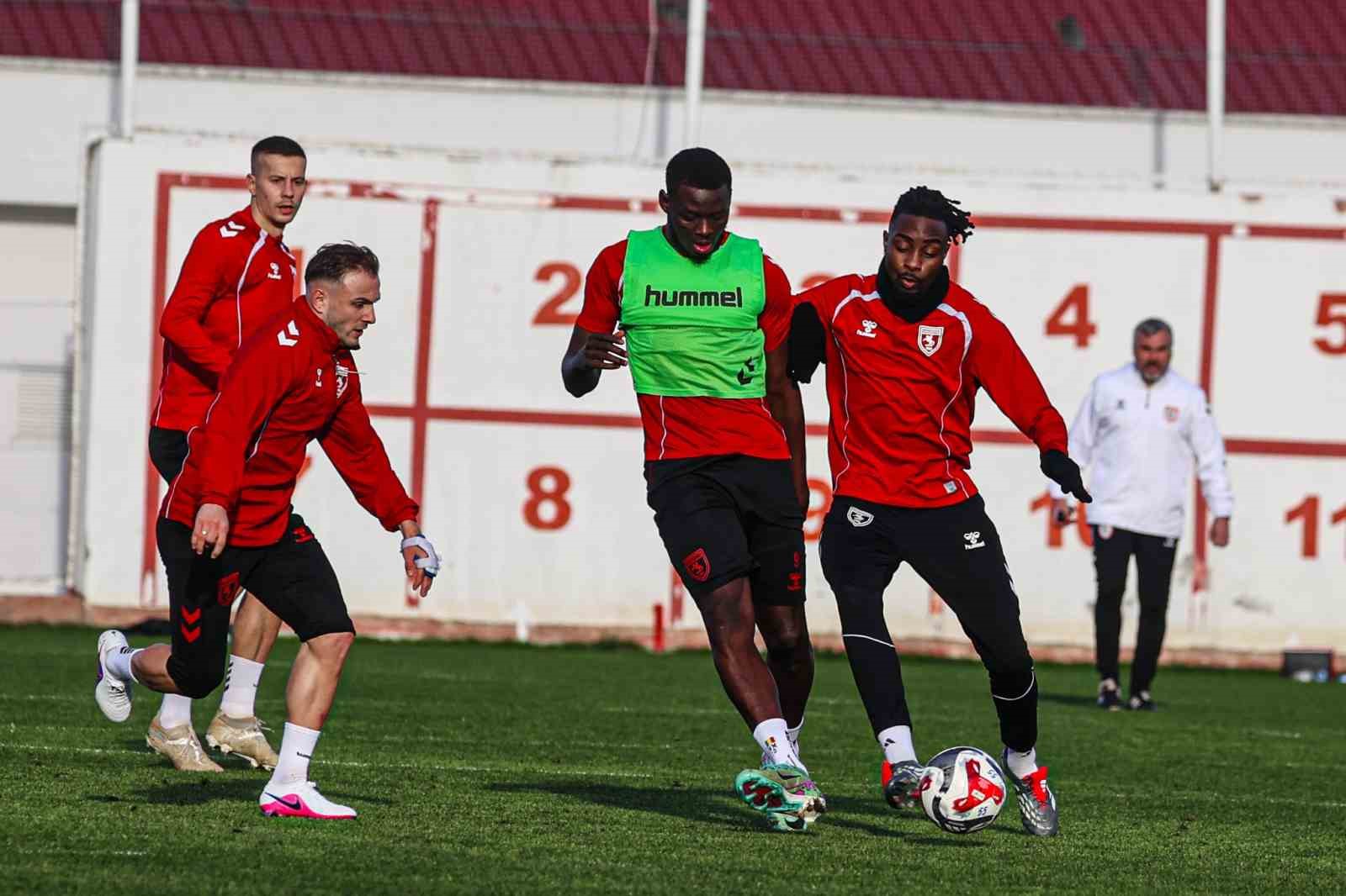 Samsunspor, Karadeniz derbisinden galibiyetle ayrılmak istiyor
