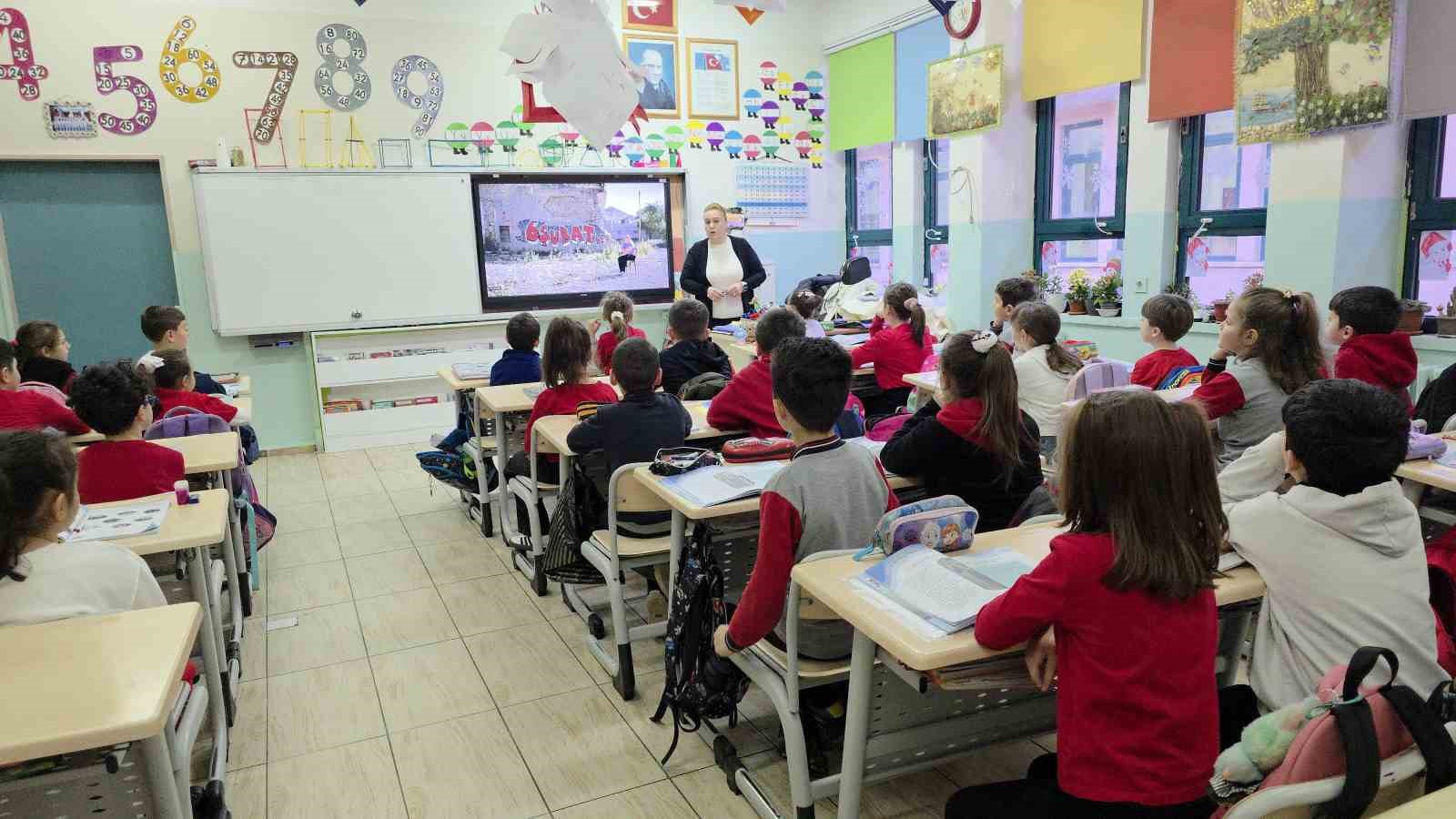 Edirne&rsquo;de 6 şubat depreminde hayatını kaybedenler i&ccedil;in saygı duruşu
