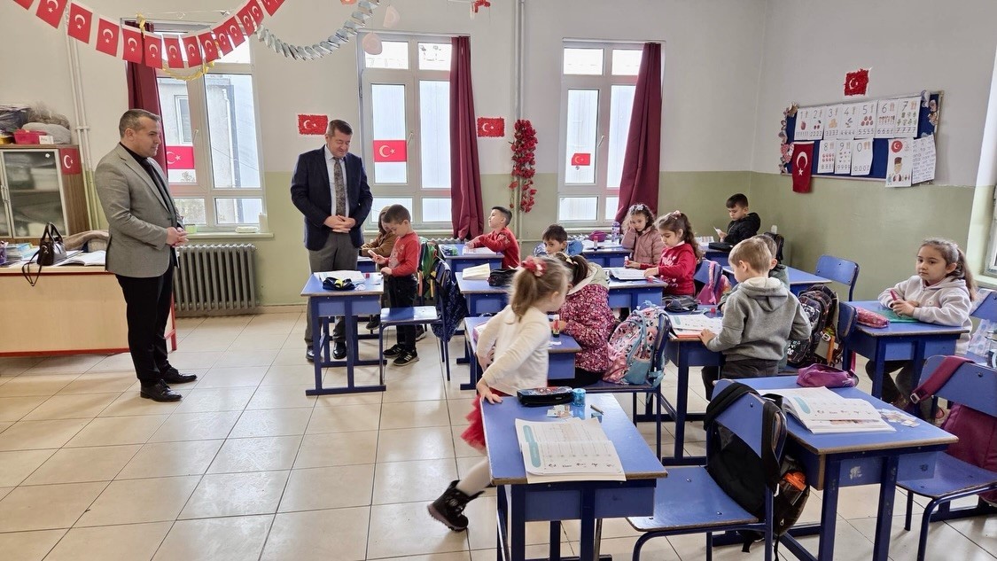 İl Mill&icirc; Eğitim M&uuml;d&uuml;r&uuml; Şimşek eğitim &ccedil;alışmalarını yerinde inceledi
