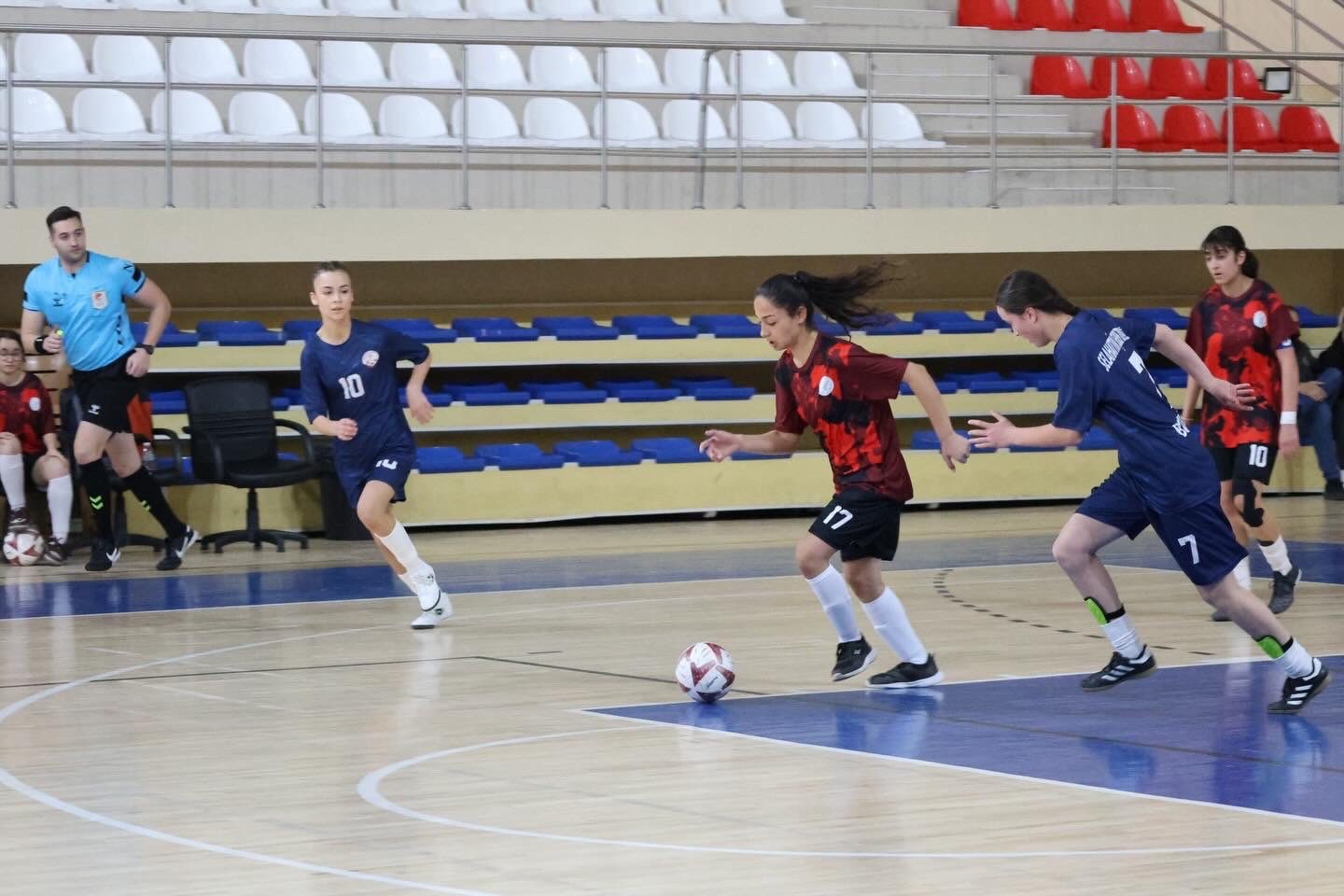 Bilecik&rsquo;te Gen&ccedil; Kız Futsal M&uuml;sabakaları devam ediyor
