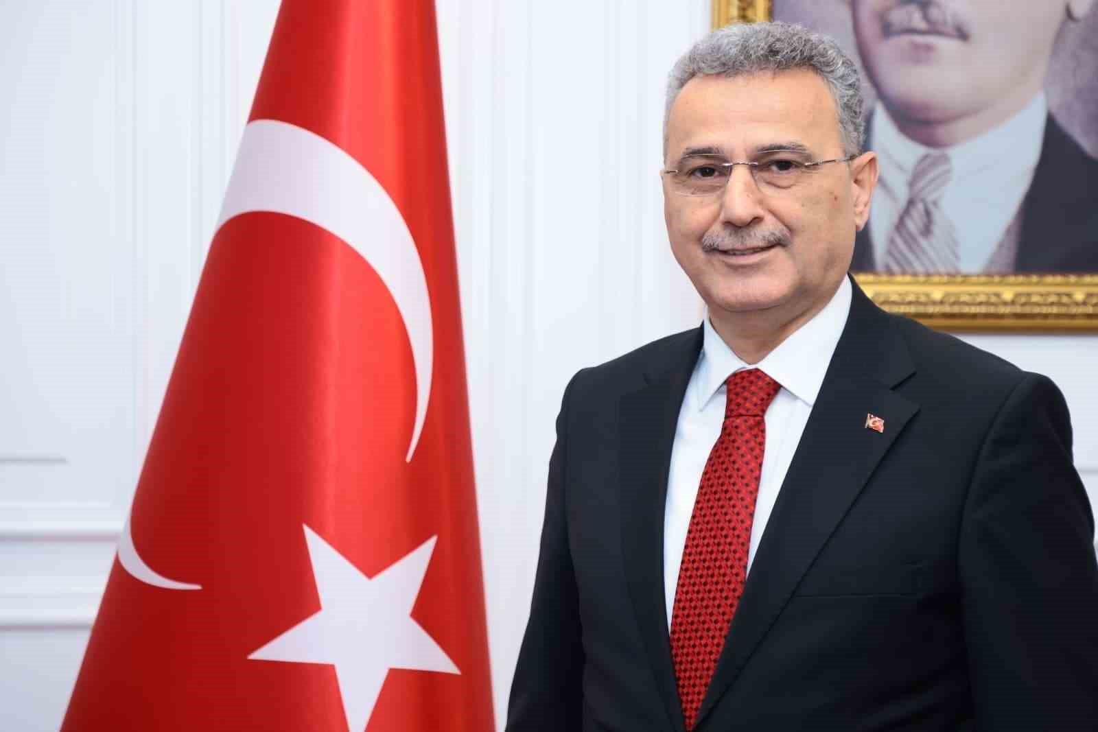İlkadım&rsquo;da minik y&uuml;reklerden T&uuml;rk bayrağına b&uuml;y&uuml;k sevgi
