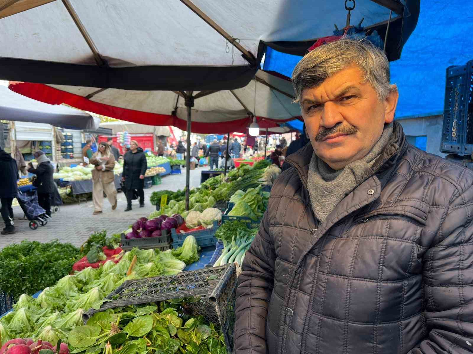 Eskişehir&rsquo;de dondurucu soğuklar ve sel pazarda etiketleri vurdu
