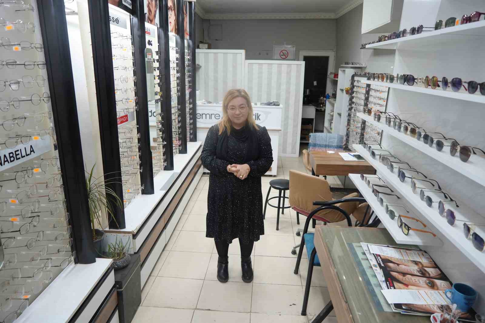 Depremde ölen eşinin mesleğini sürdürerek hayata tutundu