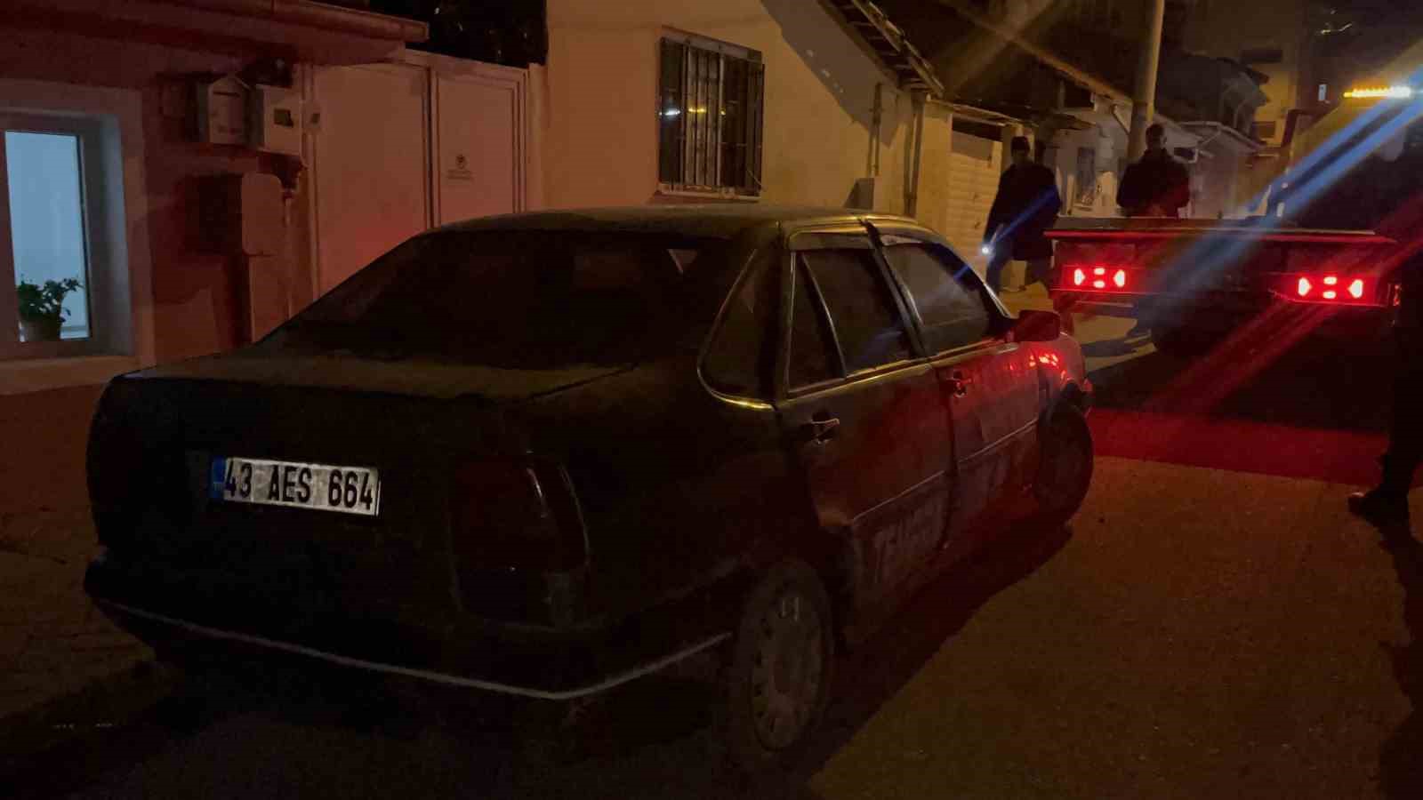 S&uuml;r&uuml;c&uuml; &rsquo;dur&rsquo; ihtarına uymayıp ka&ccedil;tı, ara sokakta terk ettiği araca 27 bin TL para cezası kesildi
