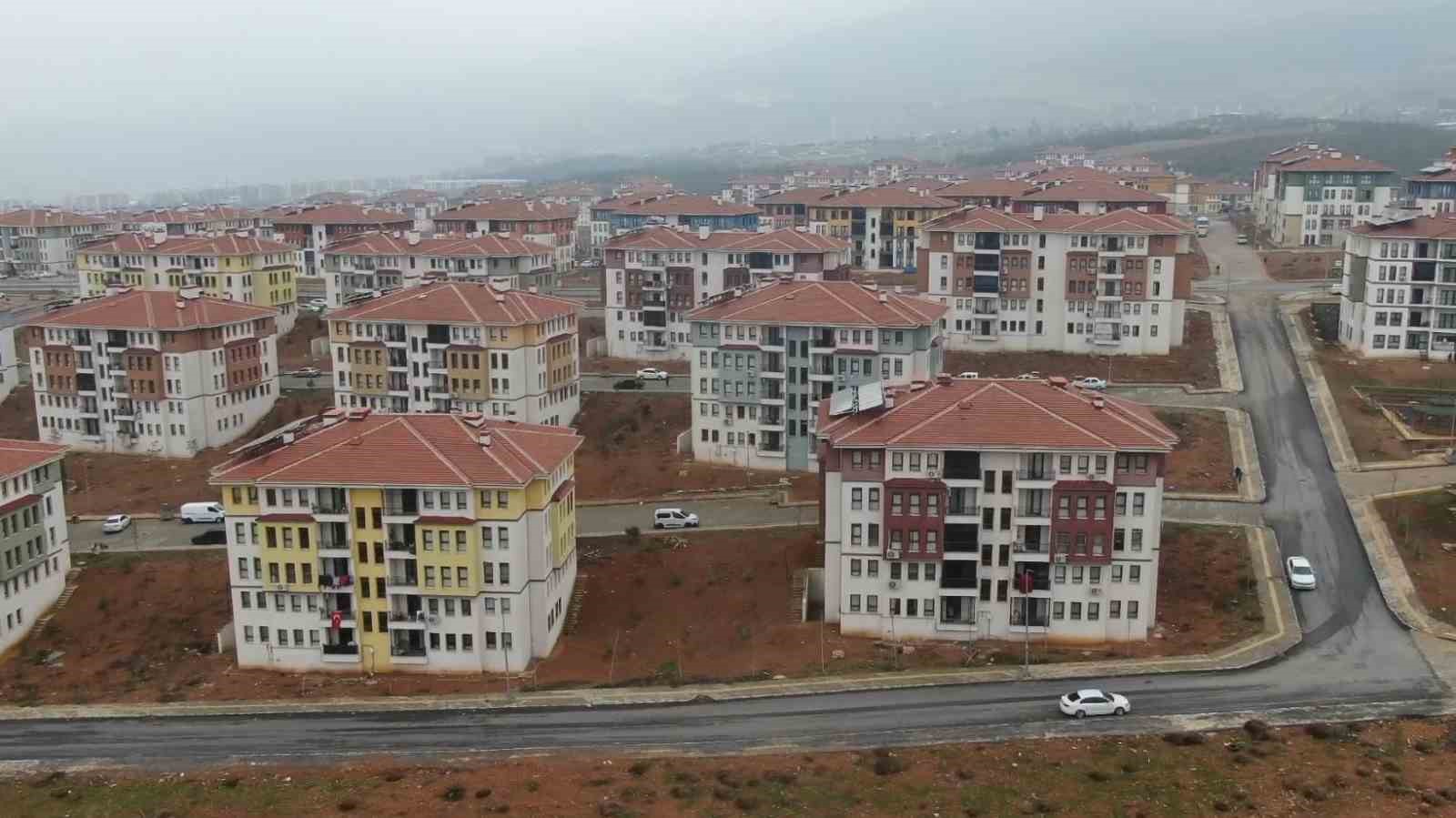 Kısa s&uuml;rede evleri teslim edilen Nurdağılı depremzedelerden devlete teşekk&uuml;r
