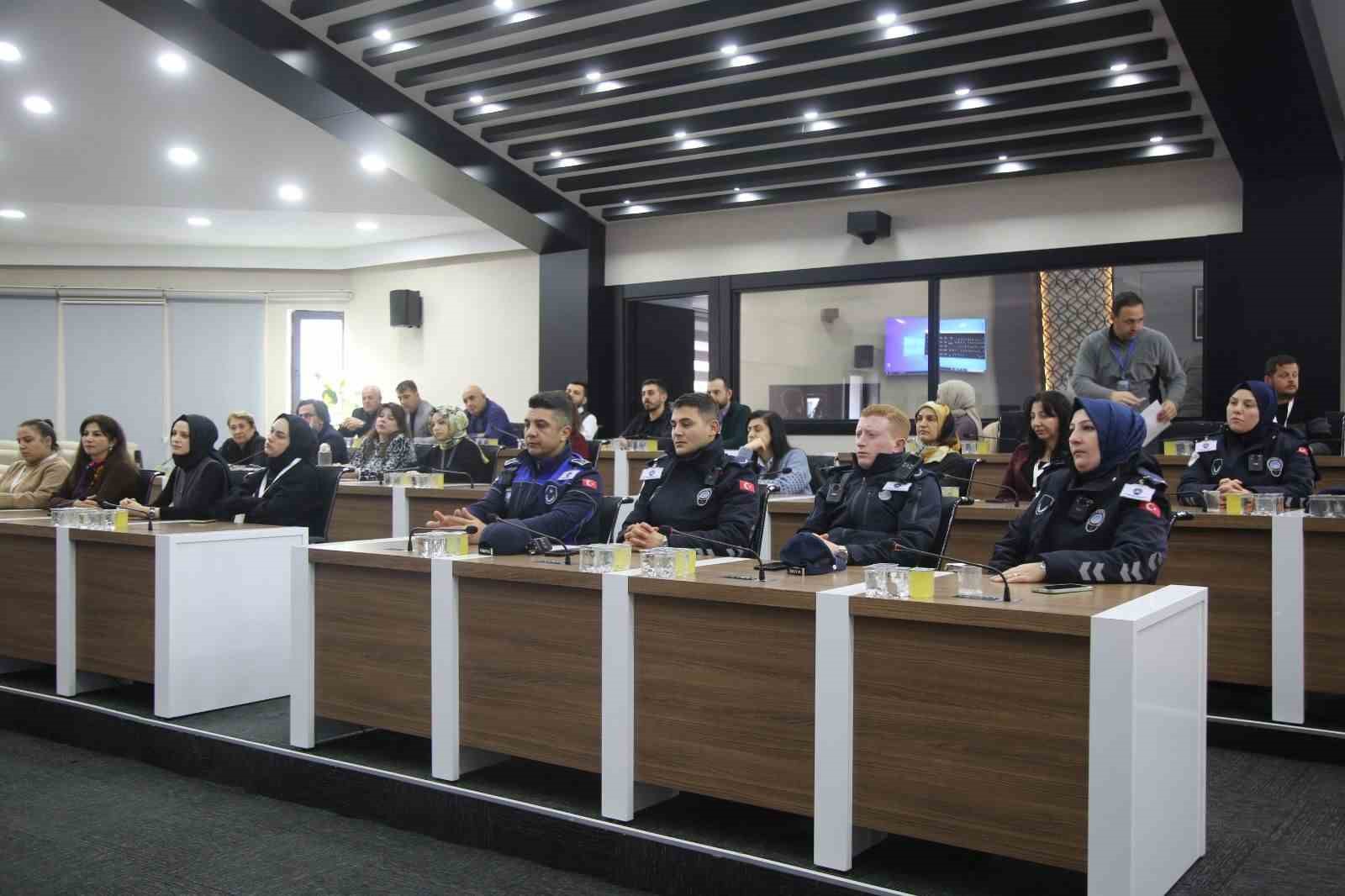 Niğde&rsquo;de &rsquo;koruyucu aile&rsquo; farkındalığı i&ccedil;in seminer d&uuml;zenlendi
