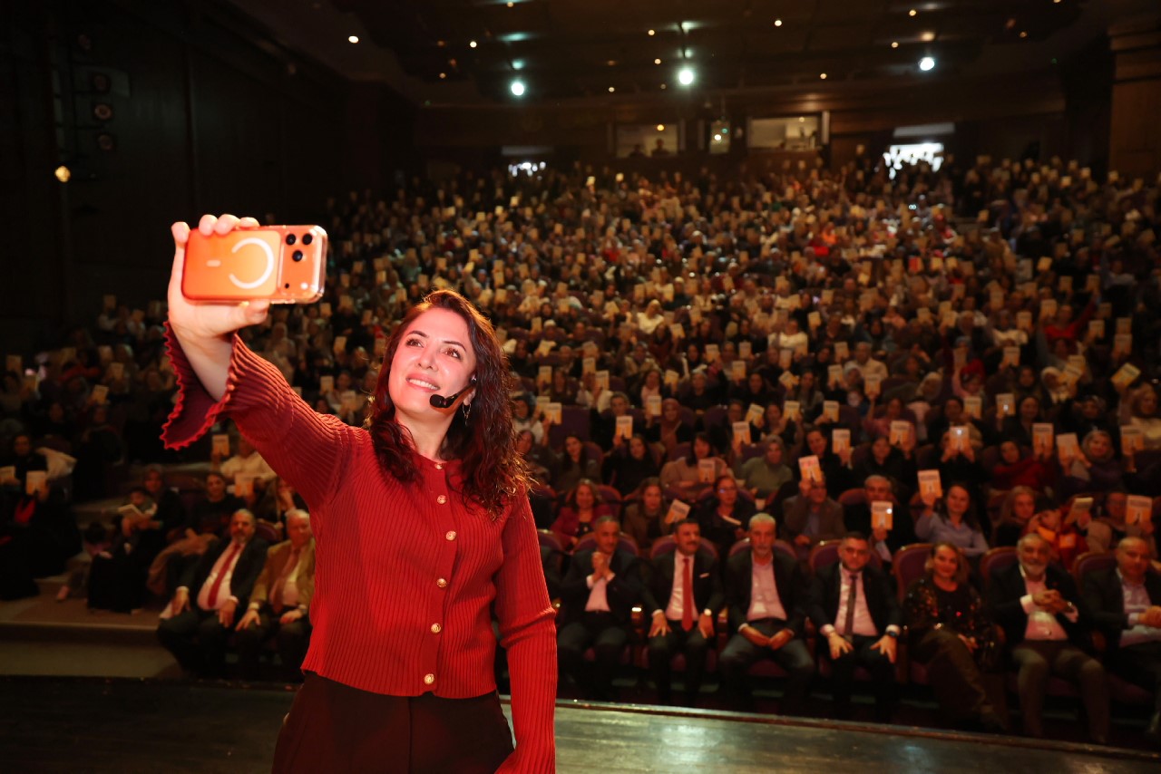 Dilek Cesur K&uuml;&ccedil;&uuml;k&ccedil;ekmeceli kadınlarla buluştu
