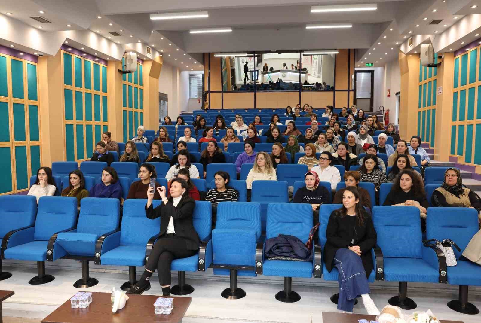 Denizli OSB&rsquo;de rahim ağzı kanseri farkındalık semineri ger&ccedil;ekleşti
