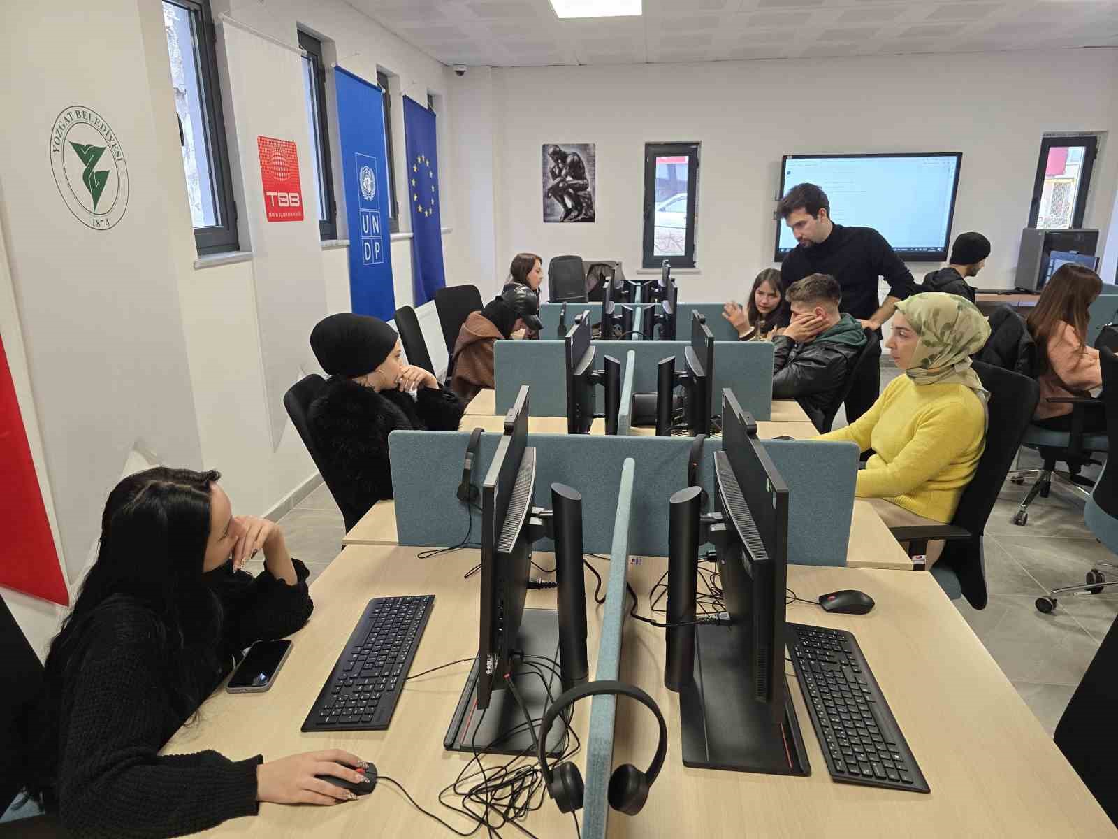 Dijital Gençlik Merkezi yazılım meraklılarına kapılarını açıyor