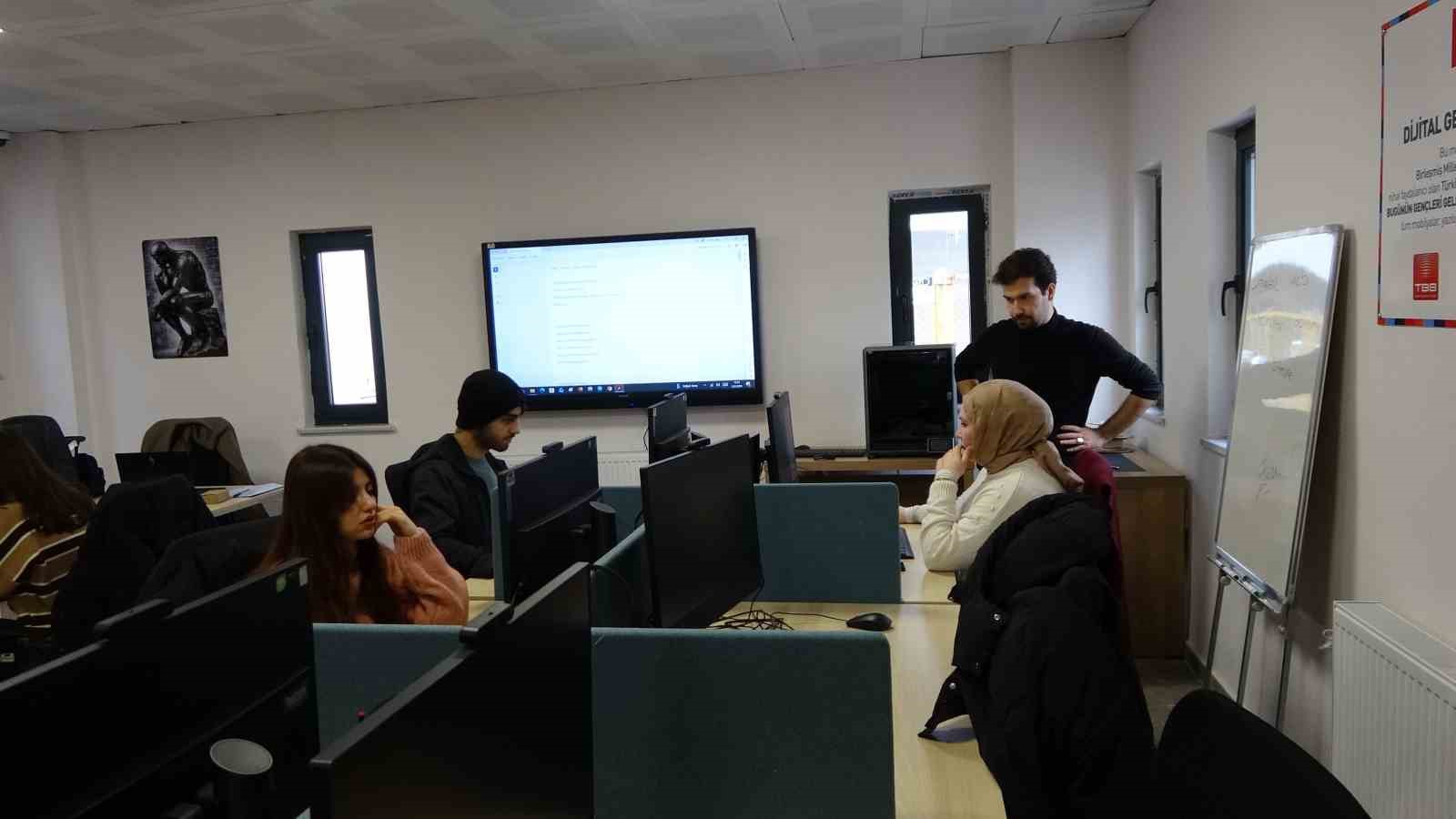 Dijital Gen&ccedil;lik Merkezi yazılım meraklılarına kapılarını a&ccedil;ıyor
