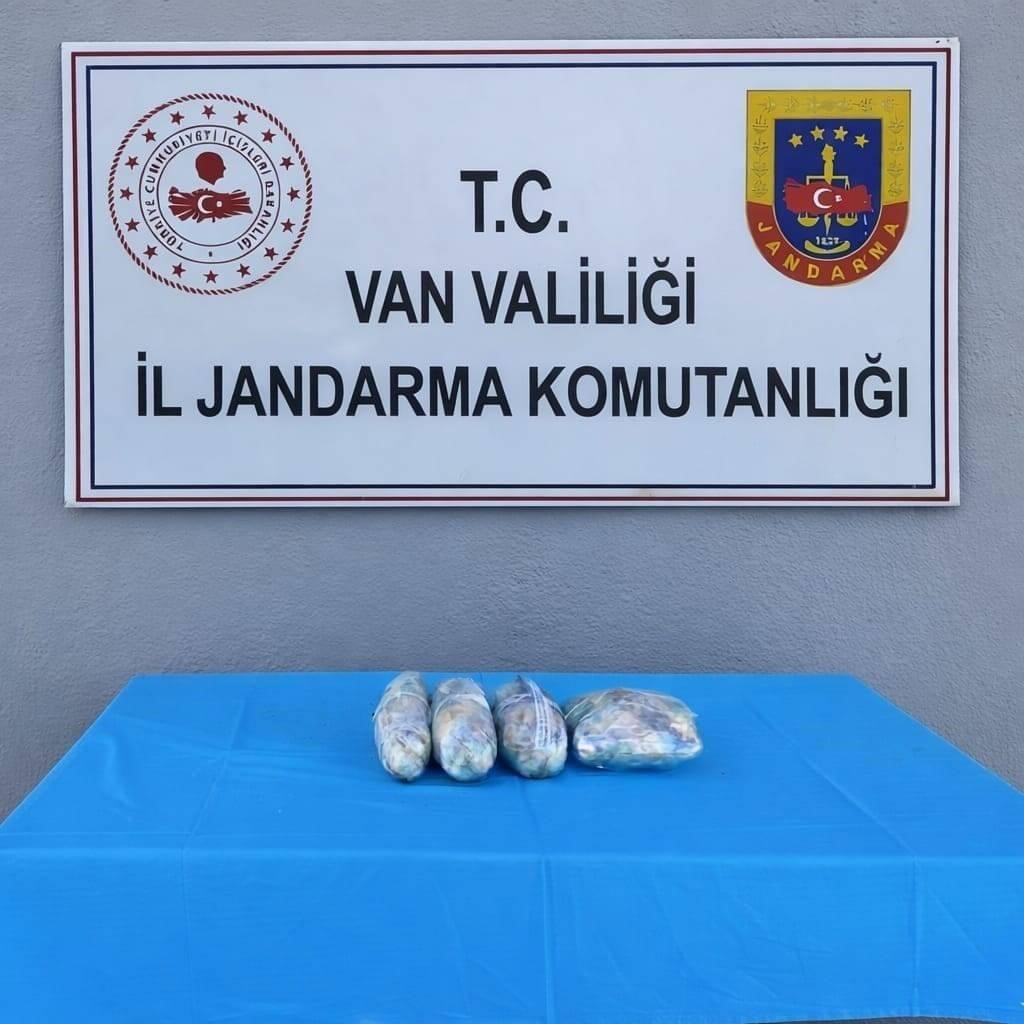 Çaldıran’da 1 kilo 978 gram kubar esrar ele geçirildi