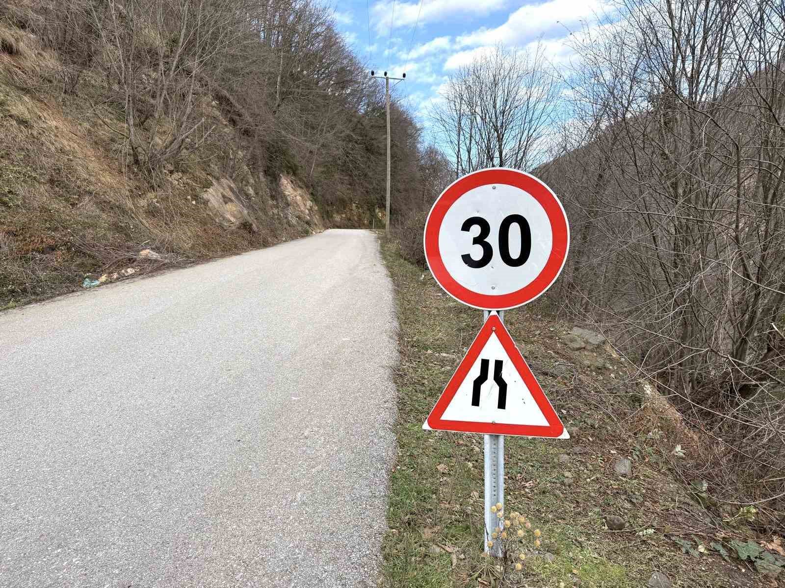 Düzce’de trafik levhaları yenileniyor