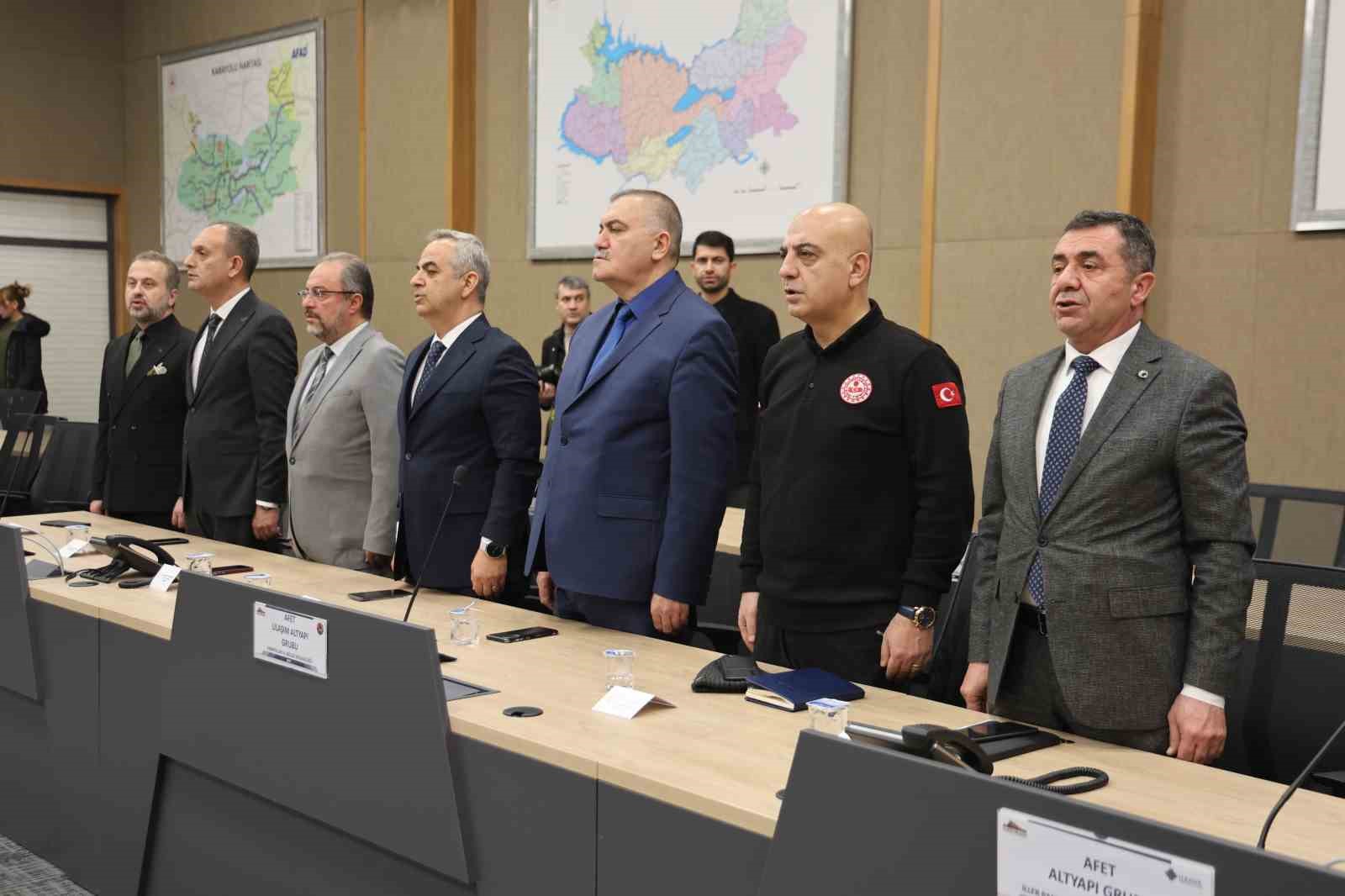 Elazığ Valisi Hatipoğlu: "Acının b&uuml;y&uuml;kl&uuml;ğ&uuml; karşısında dayanışmamız daha da b&uuml;y&uuml;d&uuml;"
