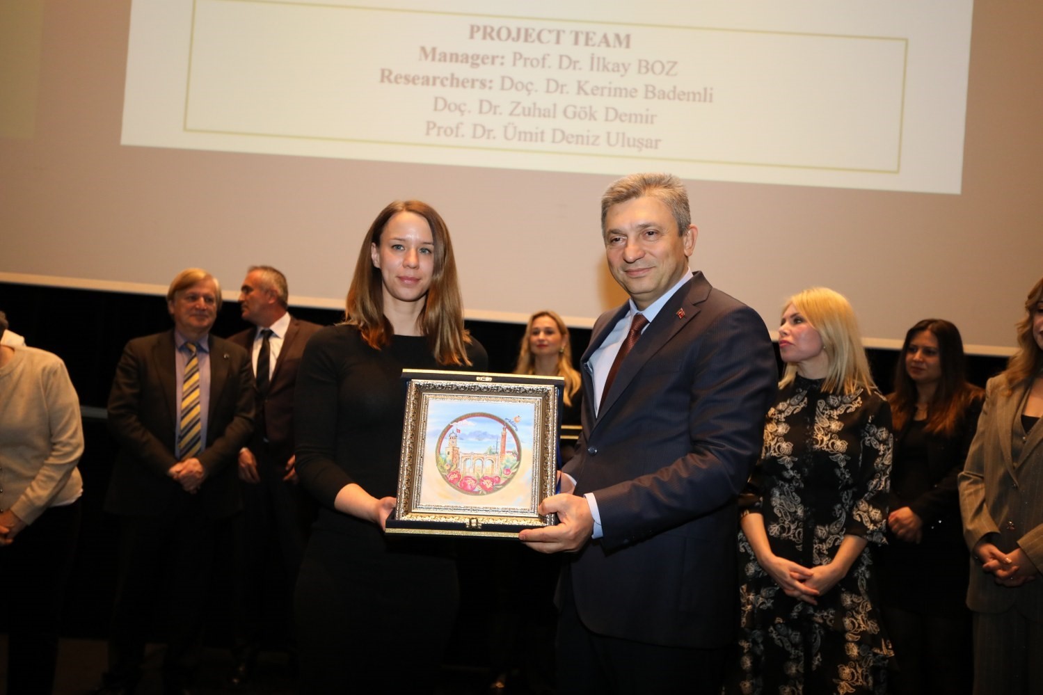 Zihinsel engelli &ccedil;ocuklara sahip ailelere yapay zekalı destek
