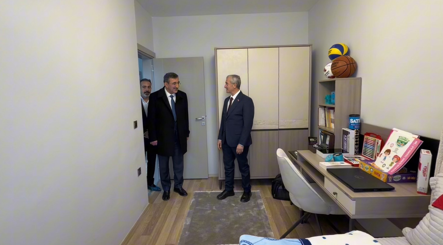 Cumhurbaşkanı Yardımcısı Yılmaz Şahinbey&rsquo;de sosyal konutları inceledi
