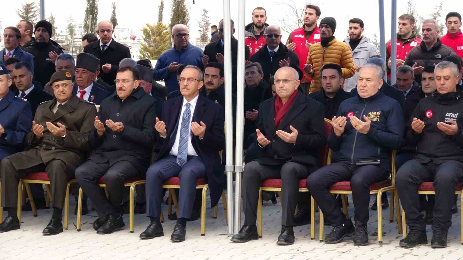 Malatya&rsquo;da depremde hayatını kaybedenler anıldı
