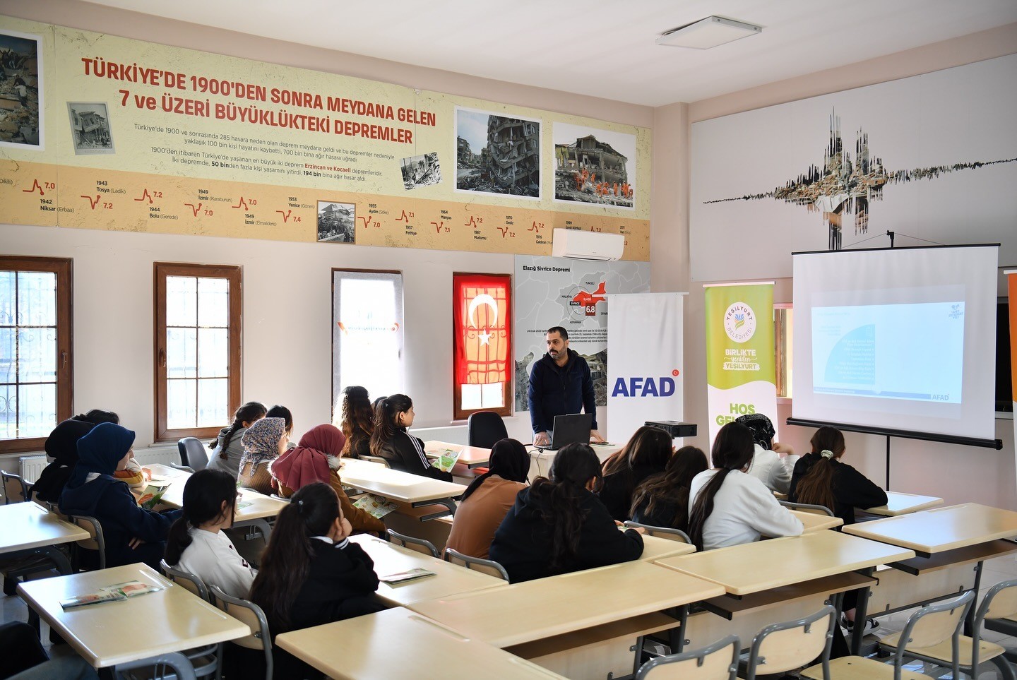 Yeşilyurt Belediyesi Afetlere hazırlık eğitimlerini kararlıkla sürdürüyor