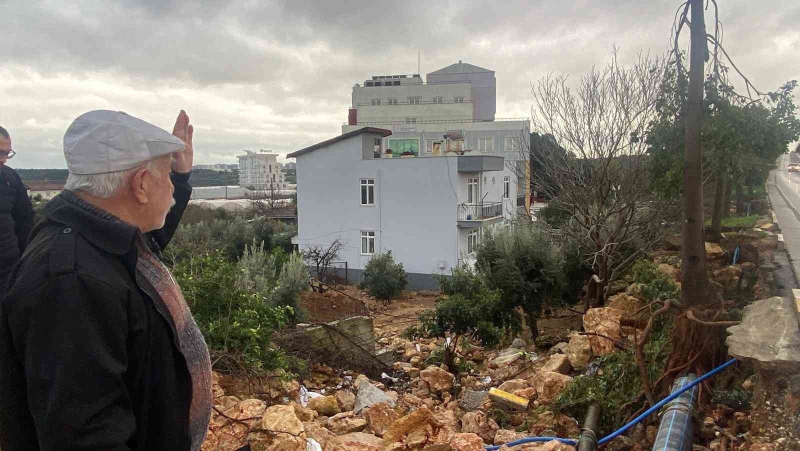 Antalya&rsquo;da sağanak yağmur Aksu&rsquo;da su baskınlarına sebep oldu
