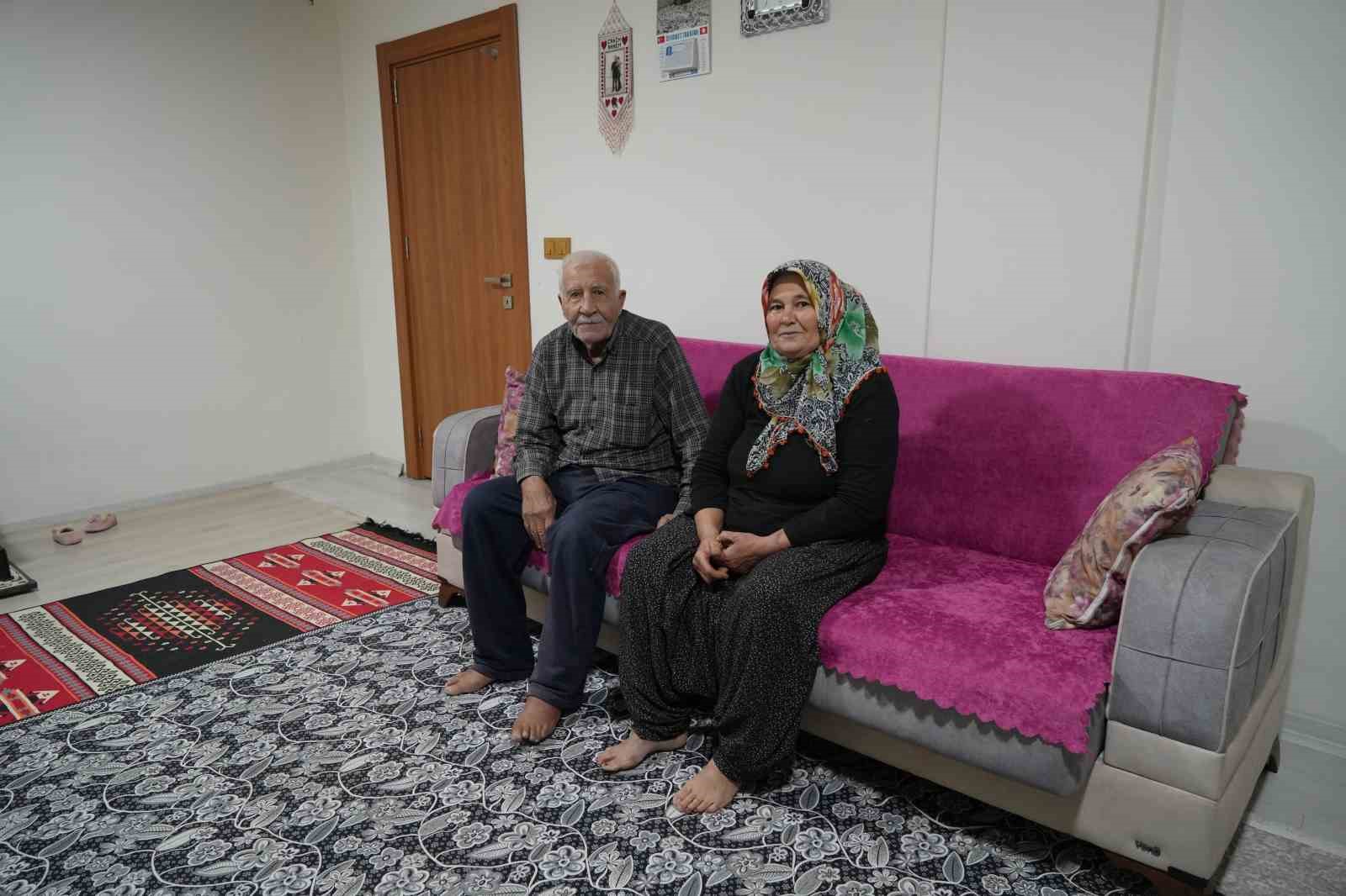 Depremzedeler: "Devlet bize ev değil villa yaptı"
