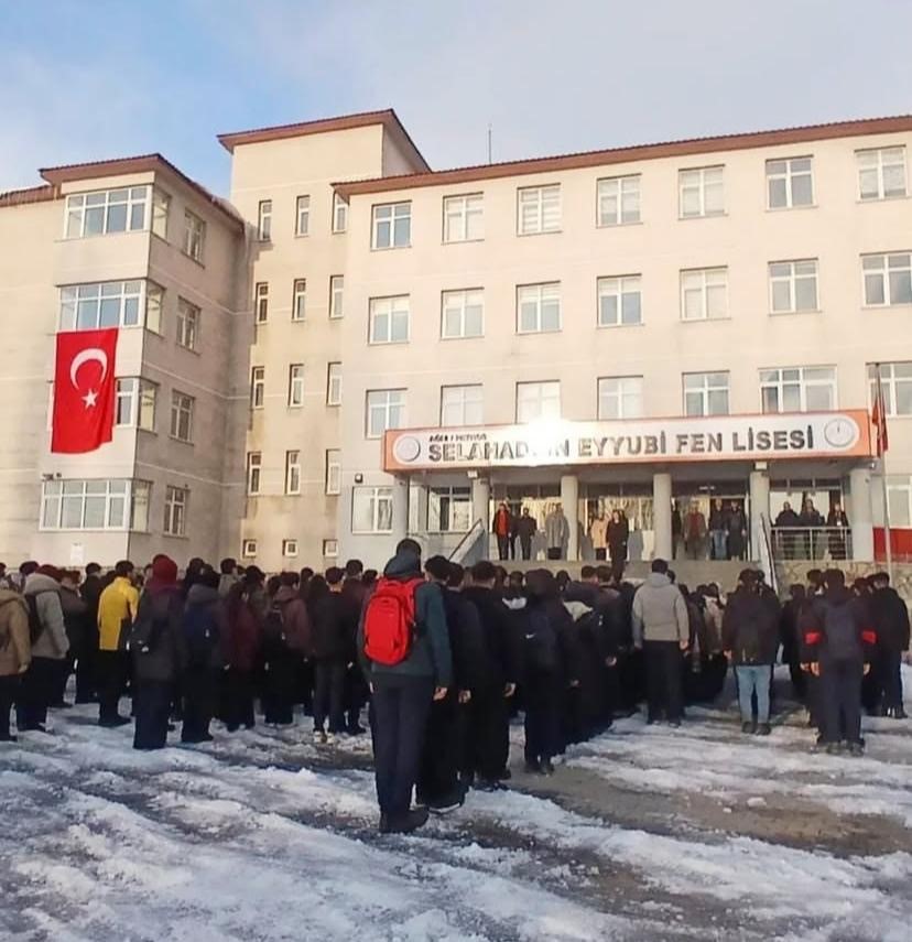 Patnos&rsquo;taki eğitim kurumlarında 6 Şubat depremleri anıldı
