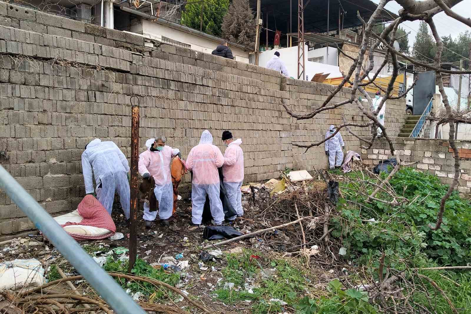 Aydın&rsquo;da iki &ccedil;&ouml;p evden 13 kamyon &ccedil;&ouml;p &ccedil;ıktı
