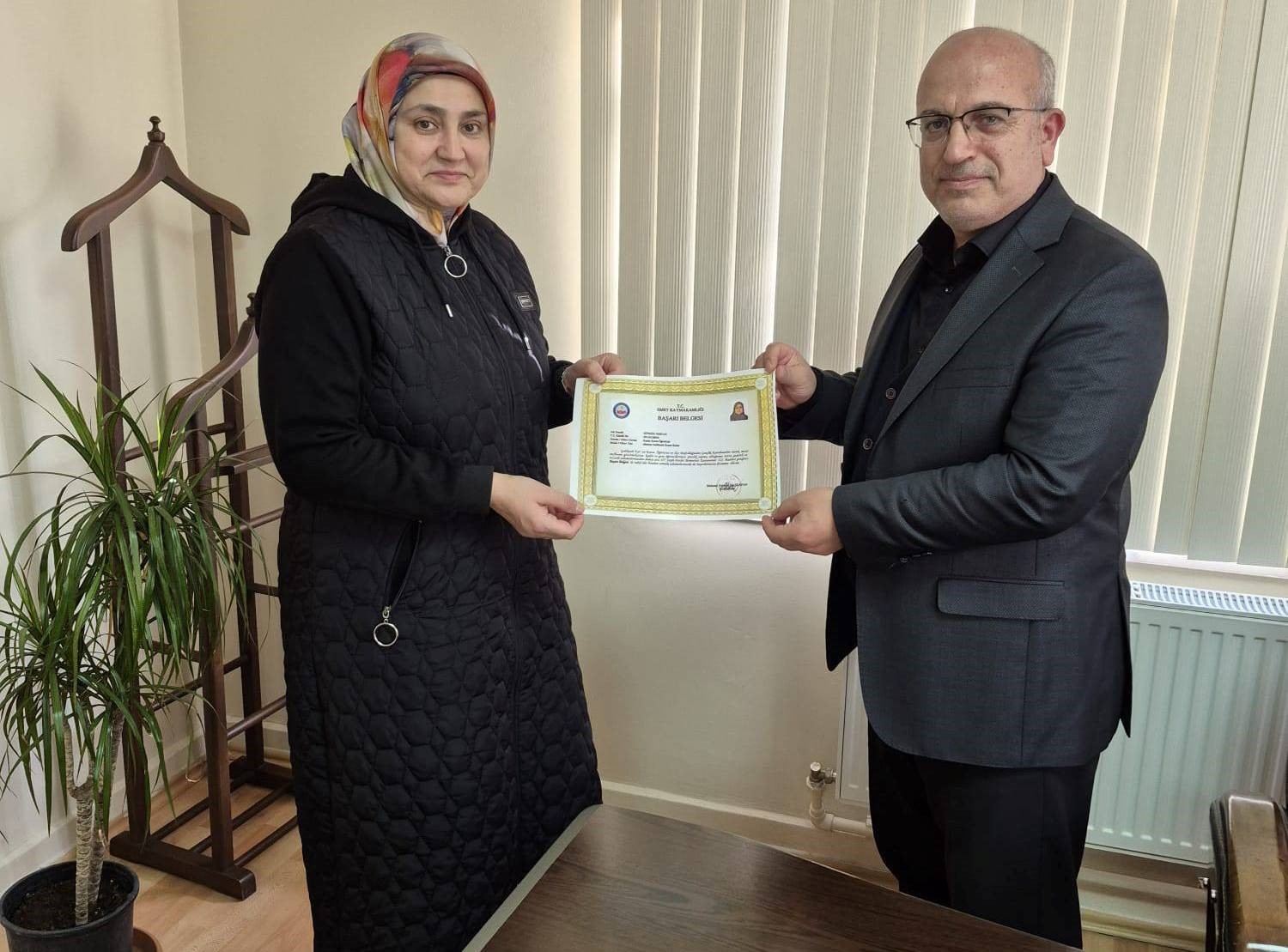 Emet&rsquo;te Kur&rsquo;an kursu &ouml;ğreticilerine başarı belgesi verildi
