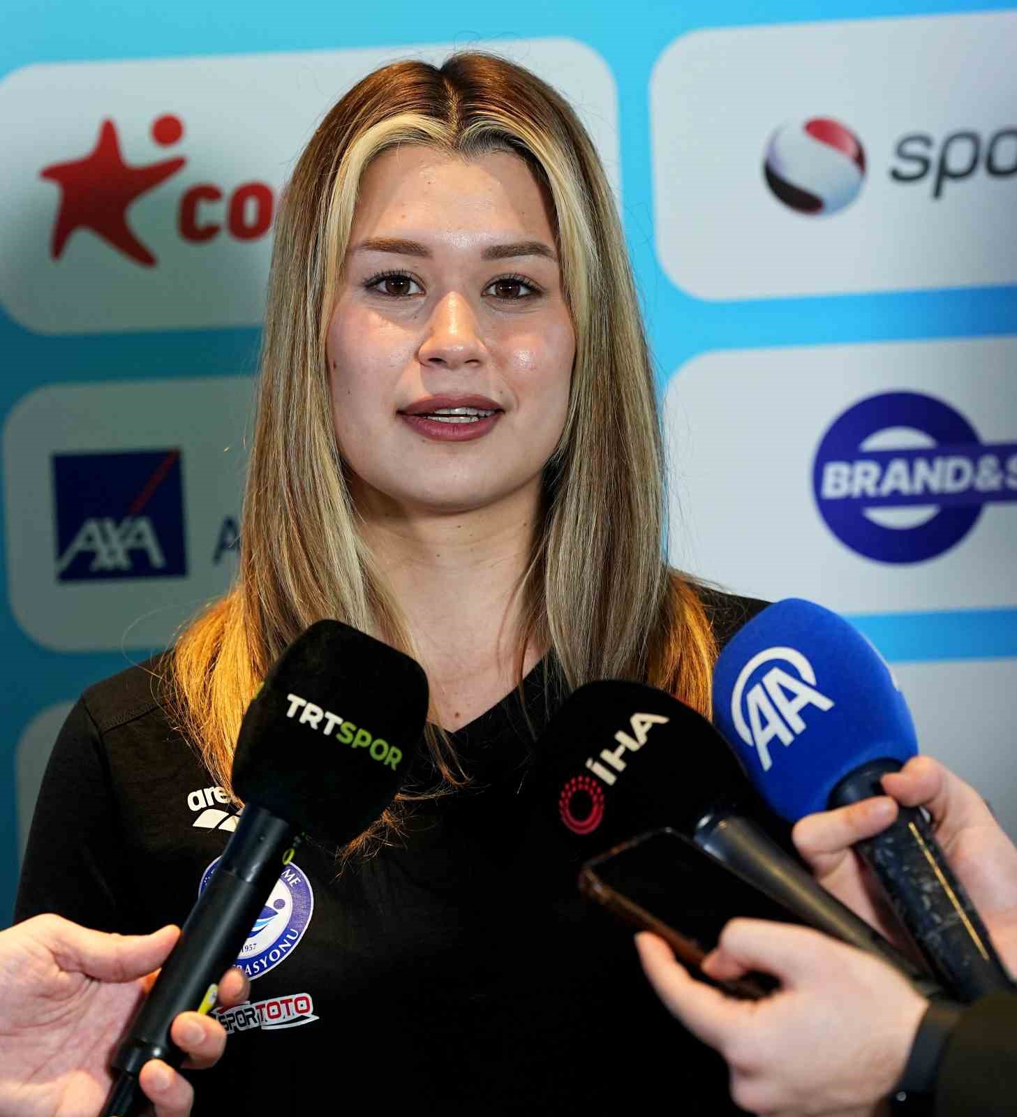 Defne Kurt: "5 altın madalya aldığım için inanılmaz mutluyum"