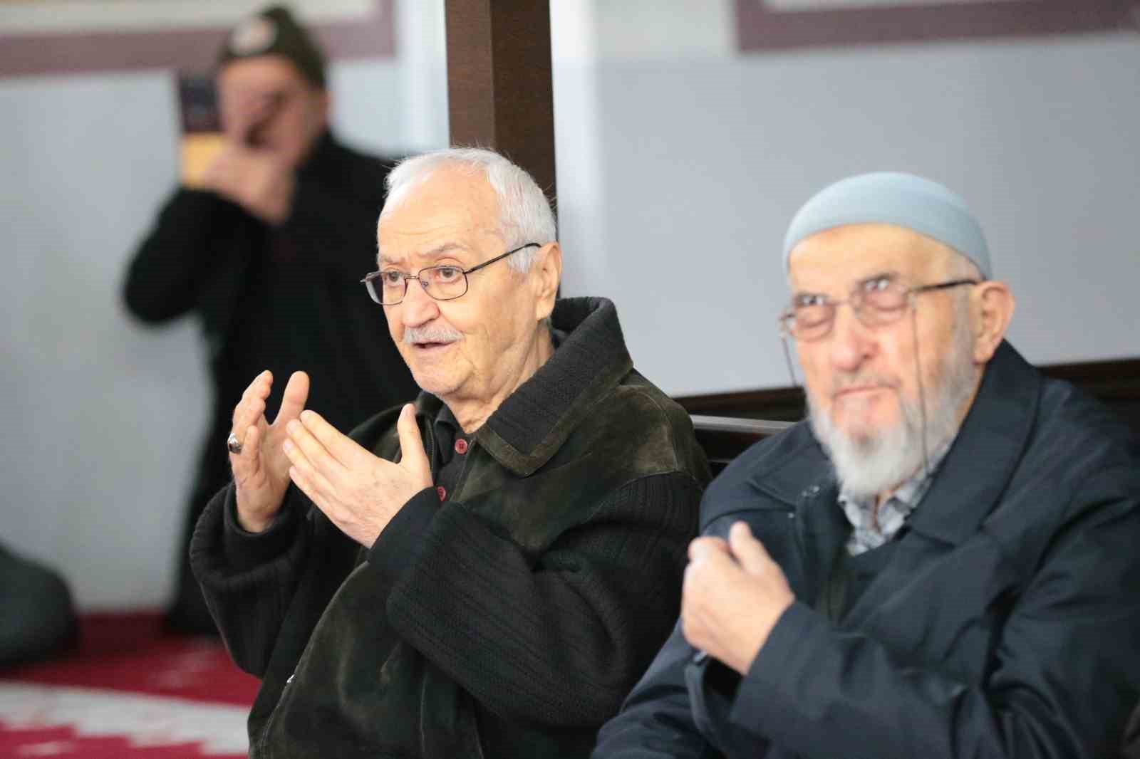 Bolu’da depremde hayatını kaybedenler dualarla anıldı