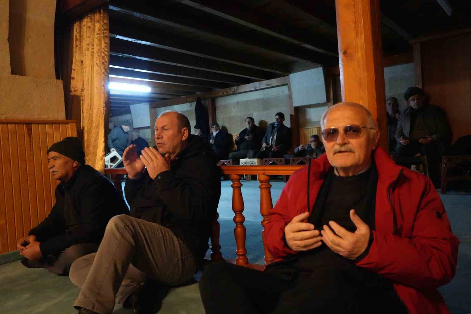 6 Şubat depremlerinde hayatını kaybedenler Bayburt’ta dualarla anıldı