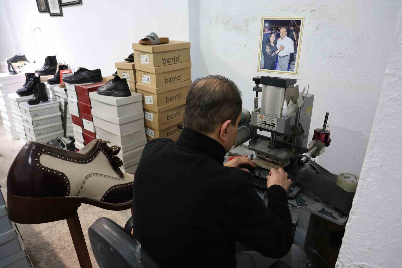 6 Şubat depreminde 10 yakınını kaybedip Aksaray&rsquo;a yerleşen ayakkabı imalat&ccedil;ısı Ş&uuml;kr&uuml; Levent Okurlar o sabahı anlattı
