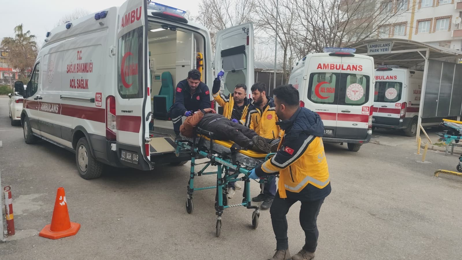 Adıyaman&rsquo;da tır ile minib&uuml;s &ccedil;arpıştı: 7 yaralı
