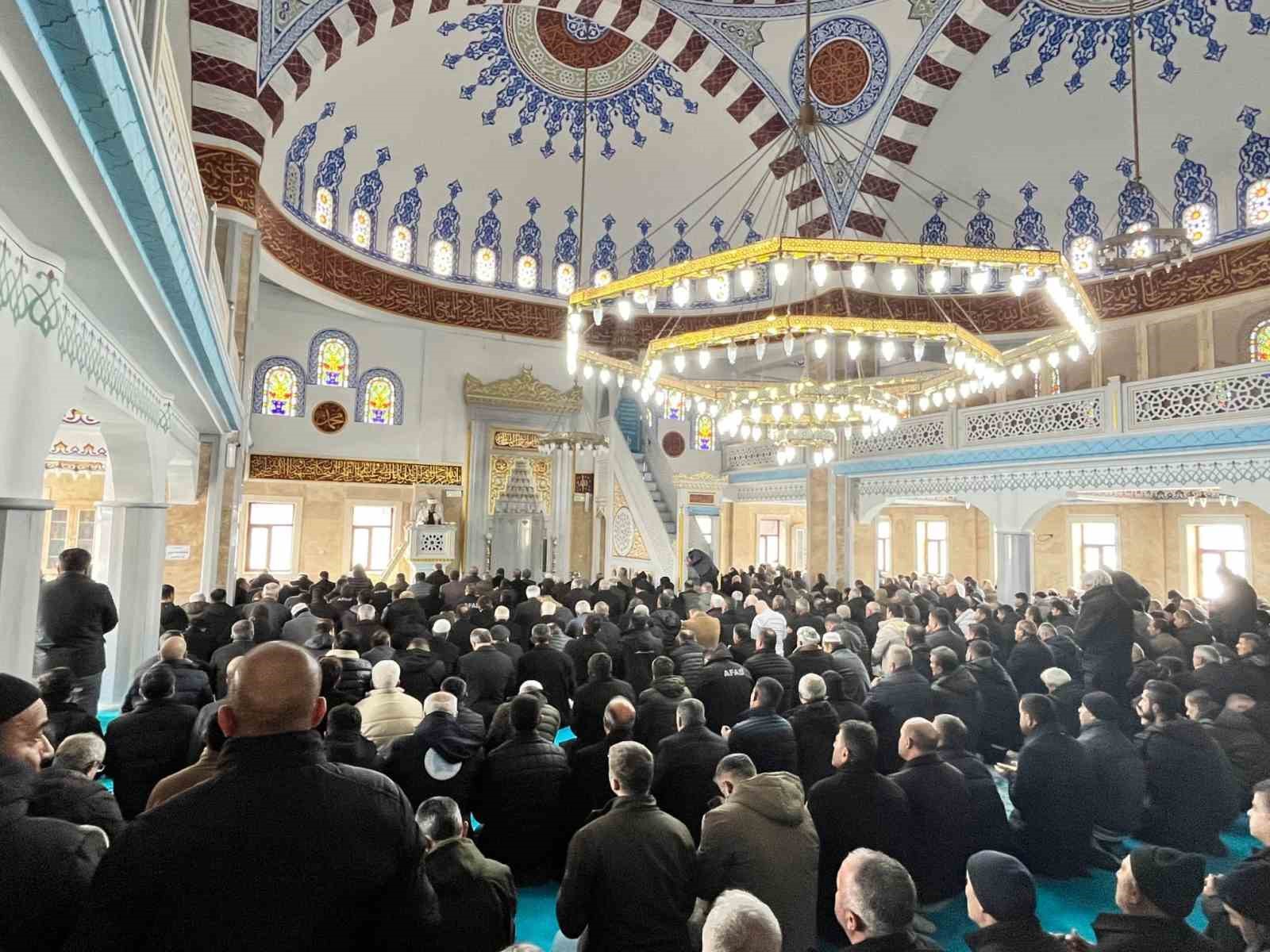 Hakkari&rsquo;de deprem şehitleri dualarla anıldı
