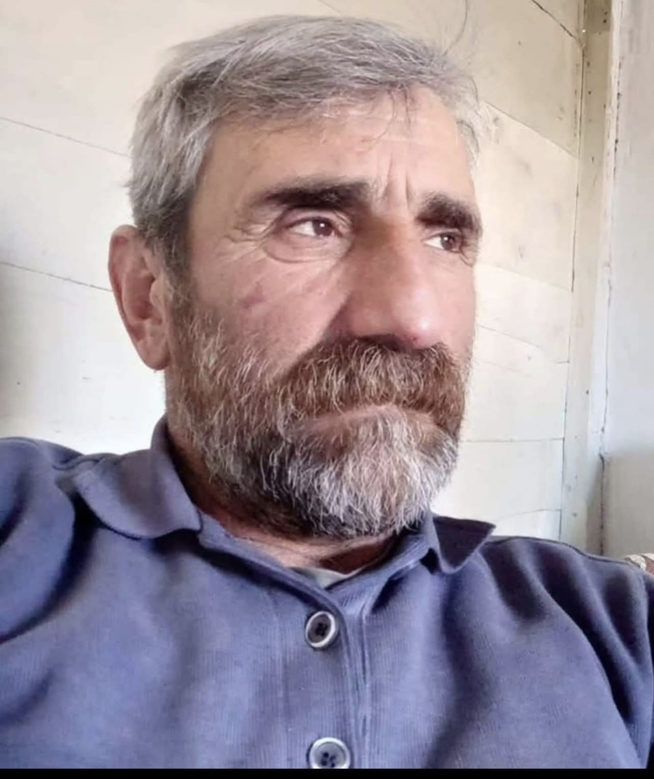 Trakt&ouml;r devrildi, k&ouml;y muhtarı hayatını kaybetti
