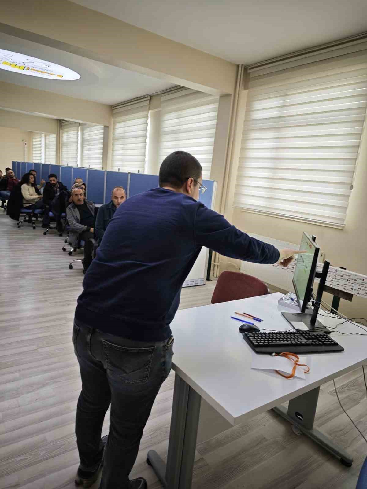 Sarıgöl’de öğretmenlere e-Sınav eğitimi