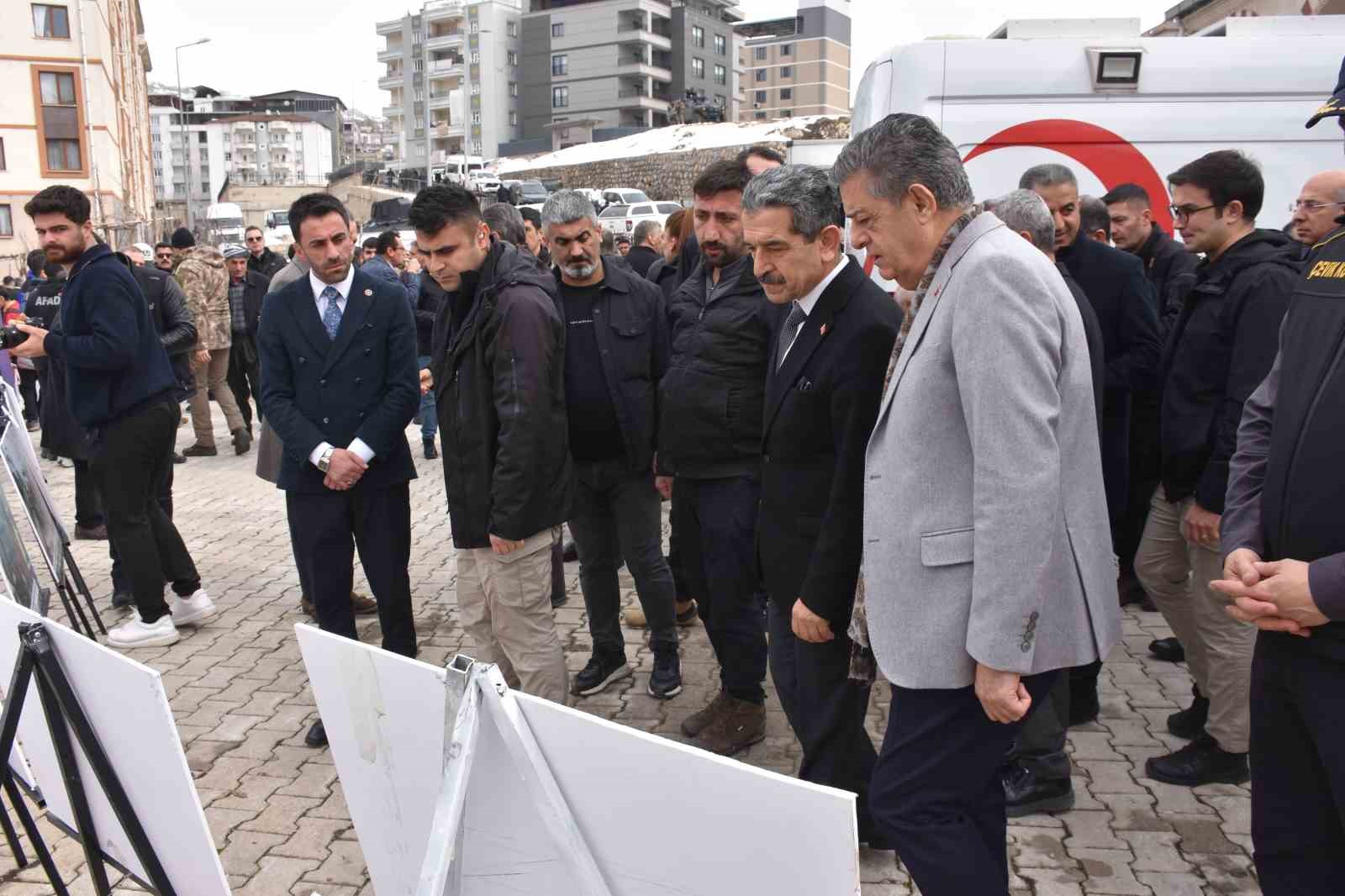 Şırnak&rsquo;ta asrın felaketinin yıl d&ouml;n&uuml;m&uuml;nde deprem şehitleri dualarla yad edildi
