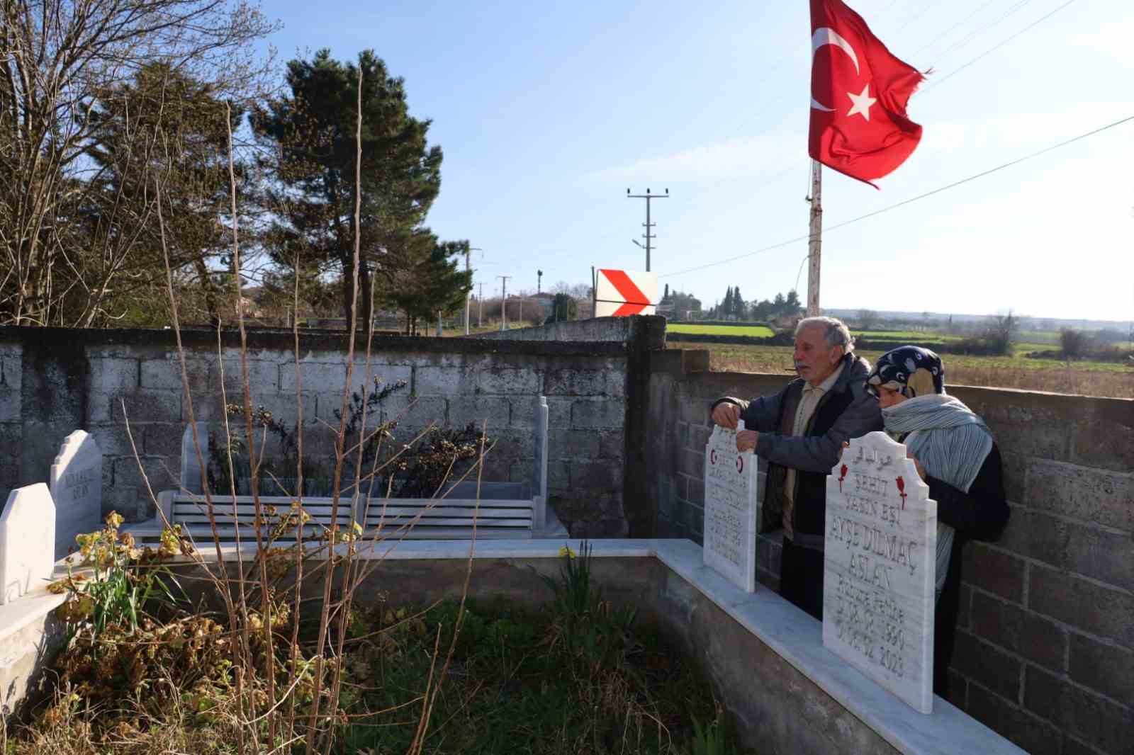 Depremde yok olan aile, y&uuml;rekleri burktu
