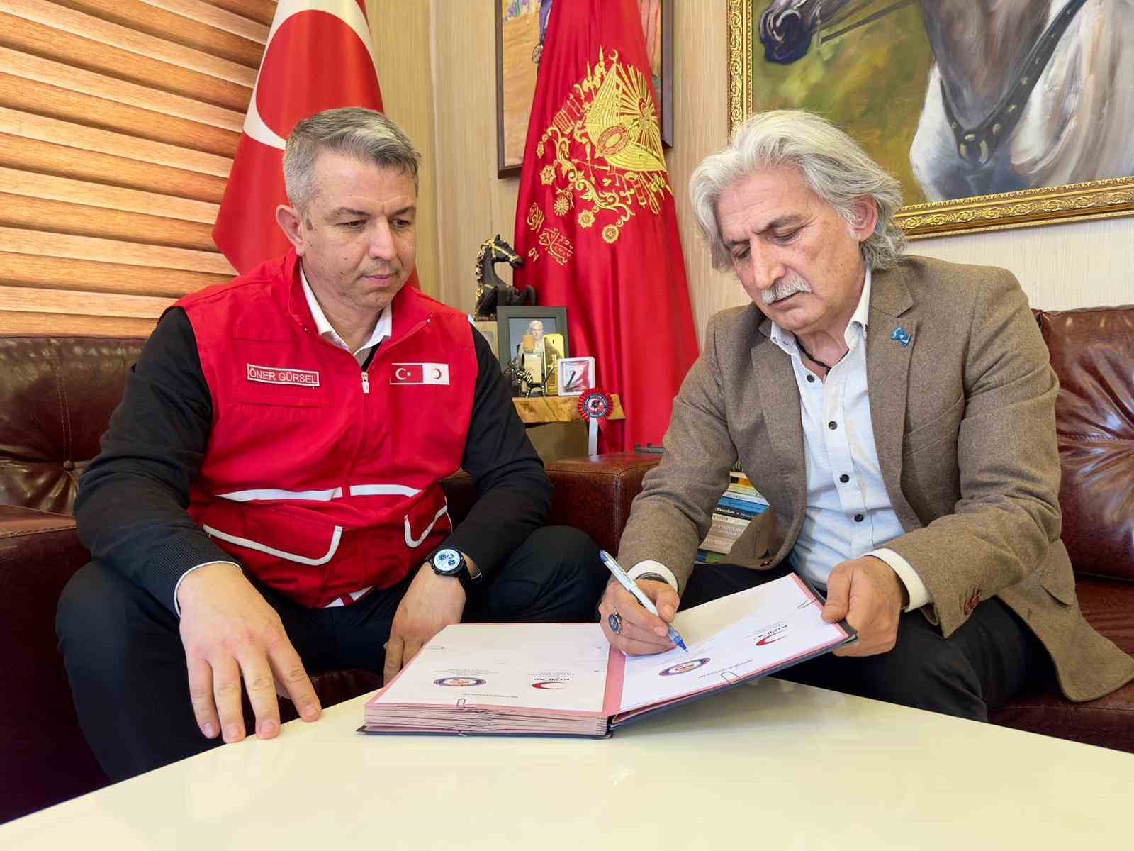 Türk Kızılay’dan Manisa’da 200 aileye sıcak iftar desteği