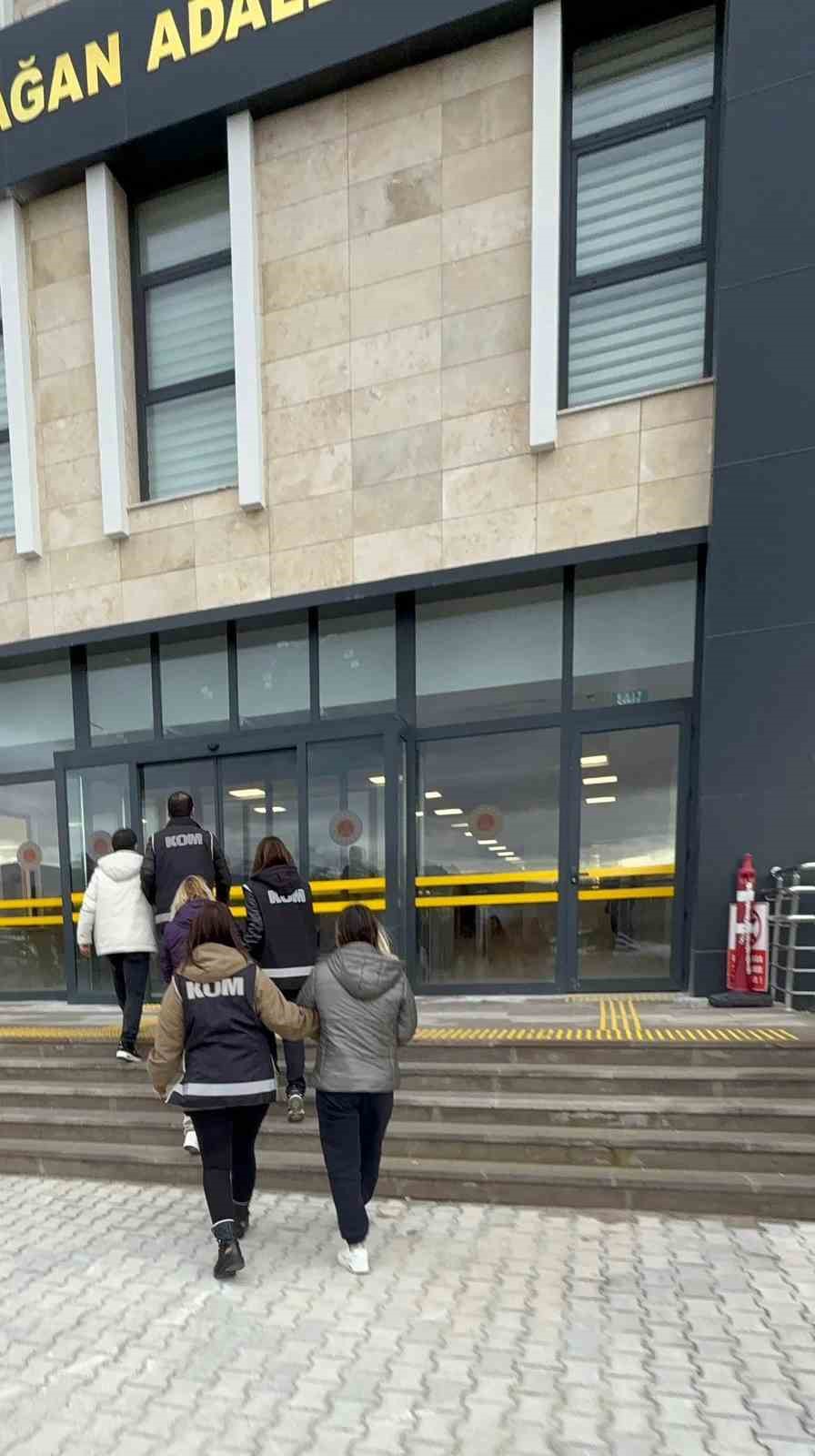 Yatağan&rsquo;da ka&ccedil;ak &uuml;r&uuml;n operasyonu: 3 tutuklama
