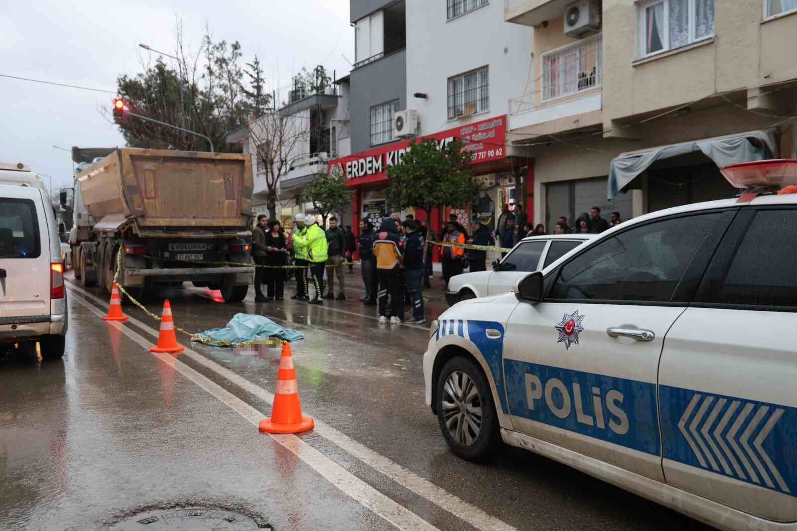 Kozan&rsquo;da kamyonun &ccedil;arptığı yaşlı adam hayatını kaybetti
