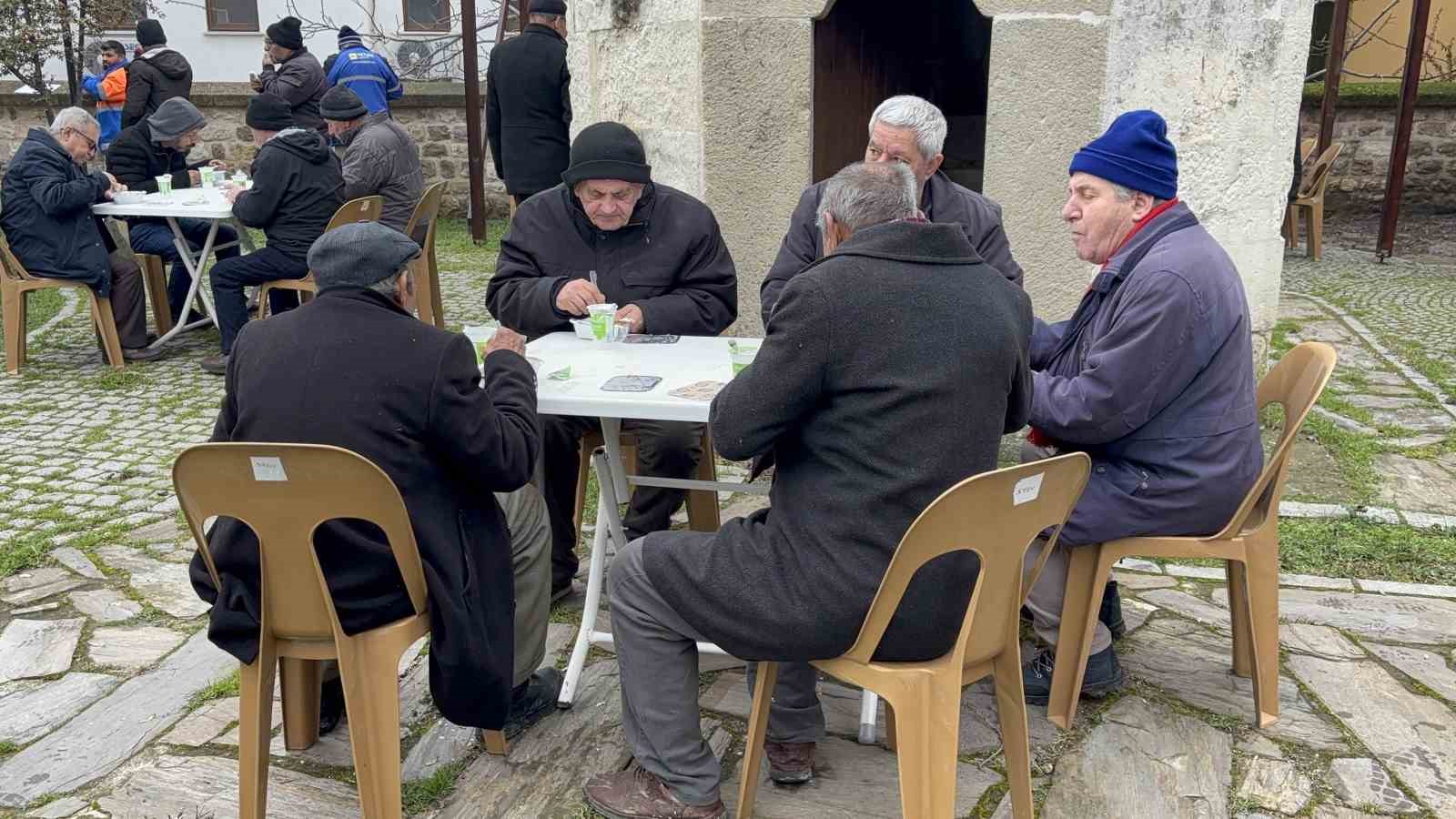 6 Şubat depremlerinde hayatını kaybedenler Edirne&rsquo;de dualarla anıldı
