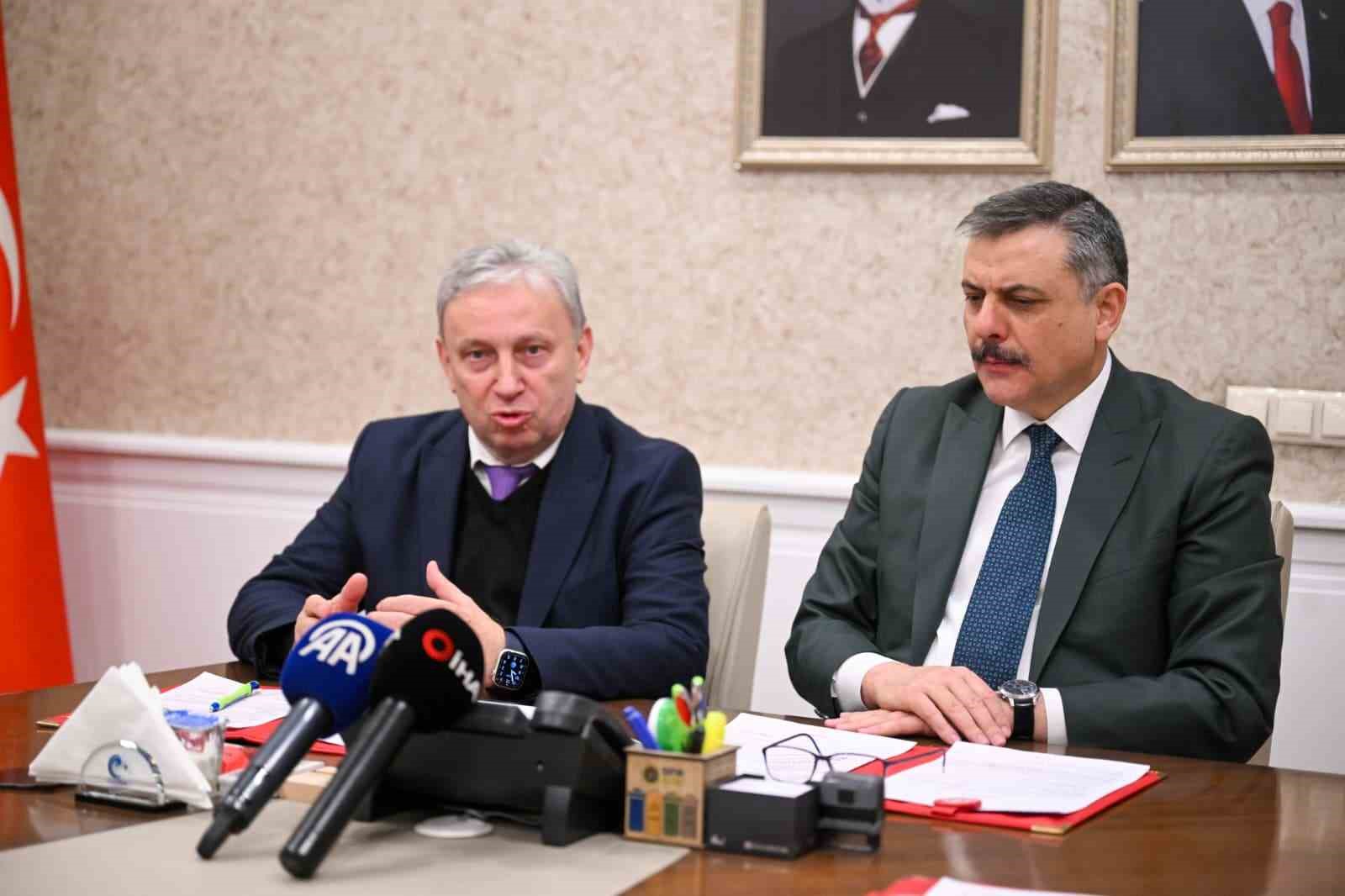 Erzurum&rsquo;da kapalı spor salonu i&ccedil;in imzalar atıldı
