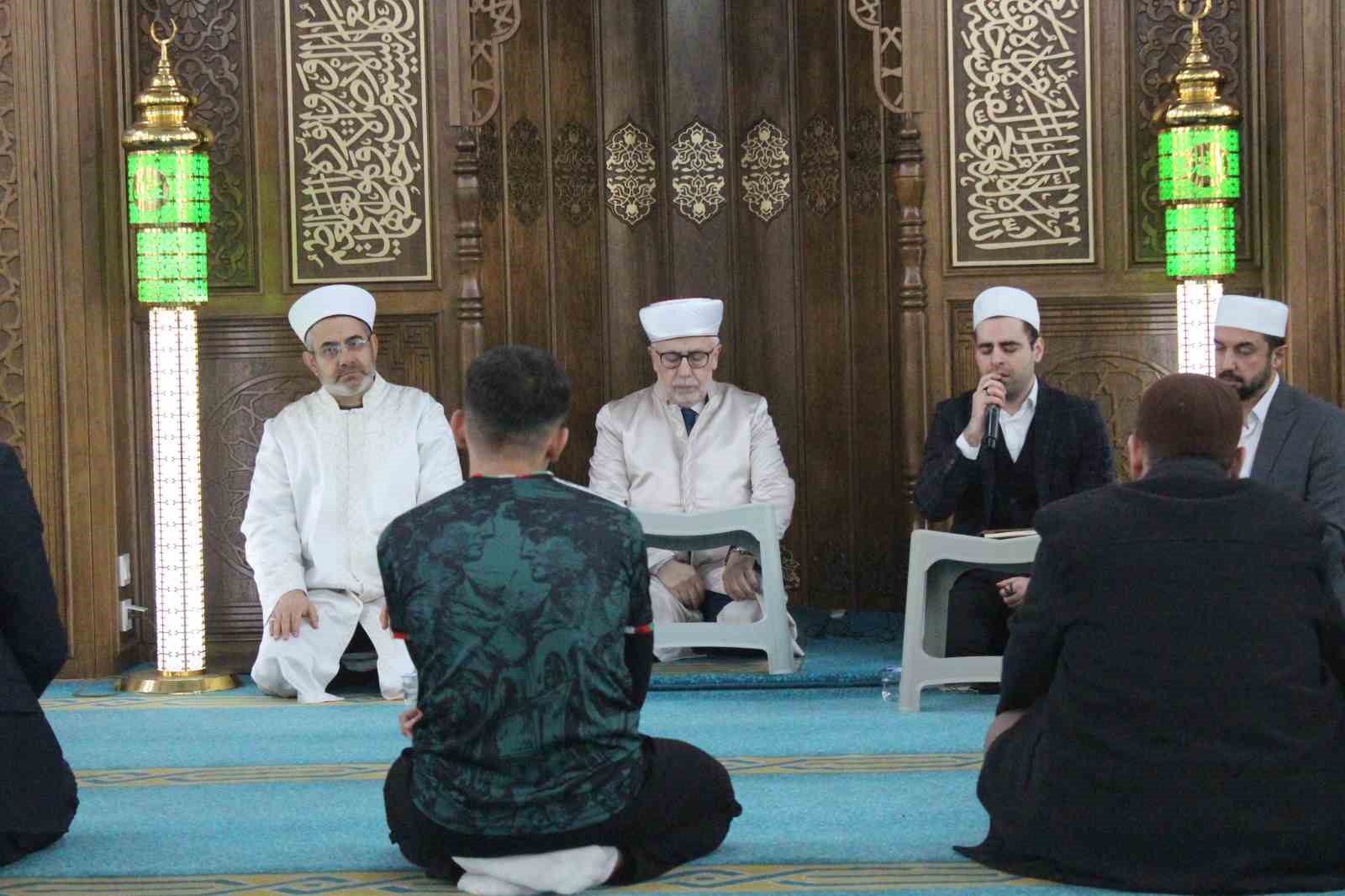 Siirt’te depremde hayatını kaybedenler için mevlit okutuldu