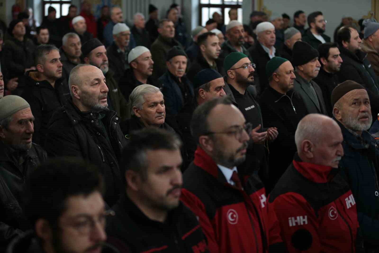 Bolu’da depremde hayatını kaybedenler dualarla anıldı