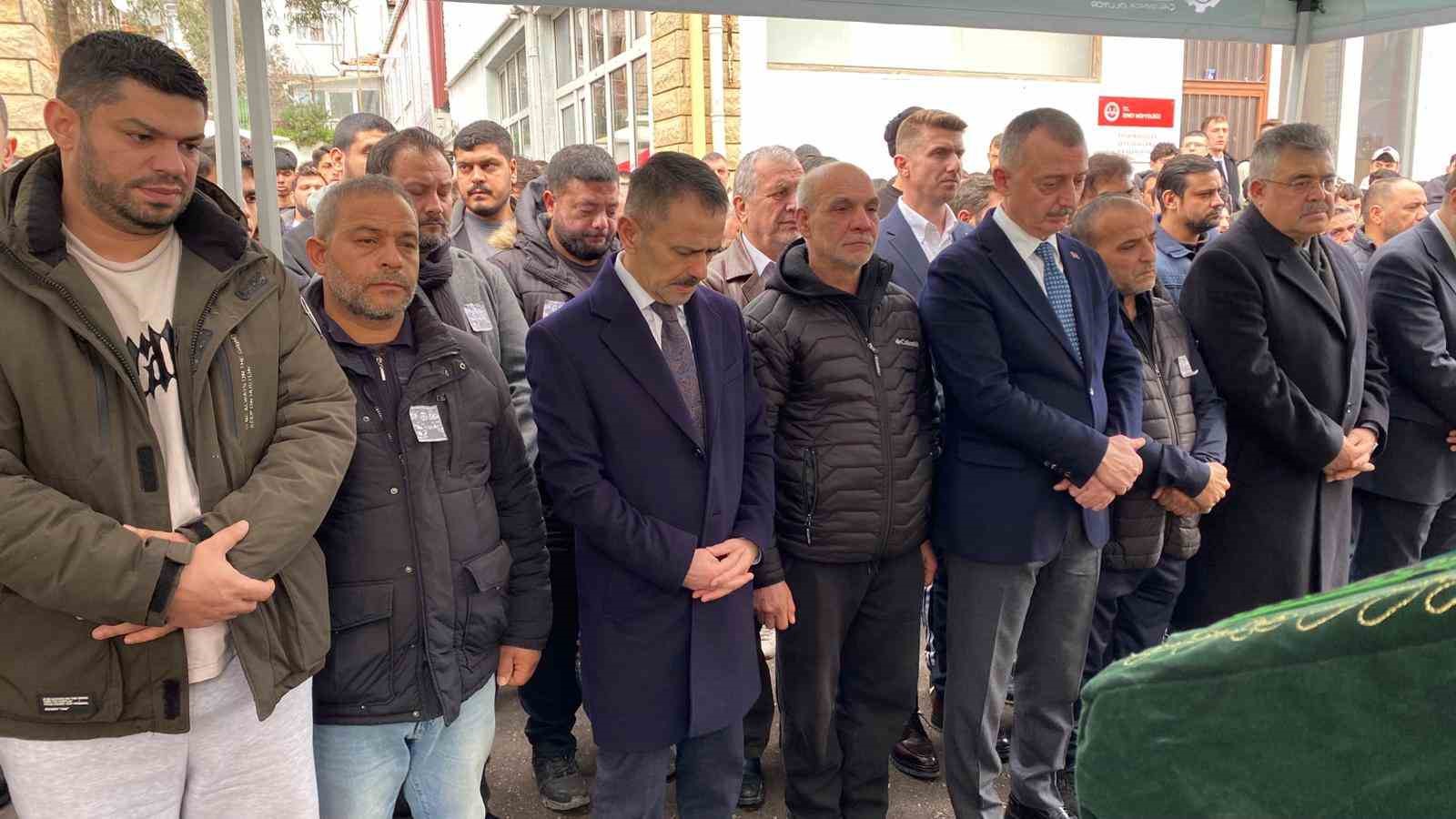 Trib&uuml;nden d&uuml;şerek &ouml;len taraftarın babasından y&uuml;rek yakan feryat
